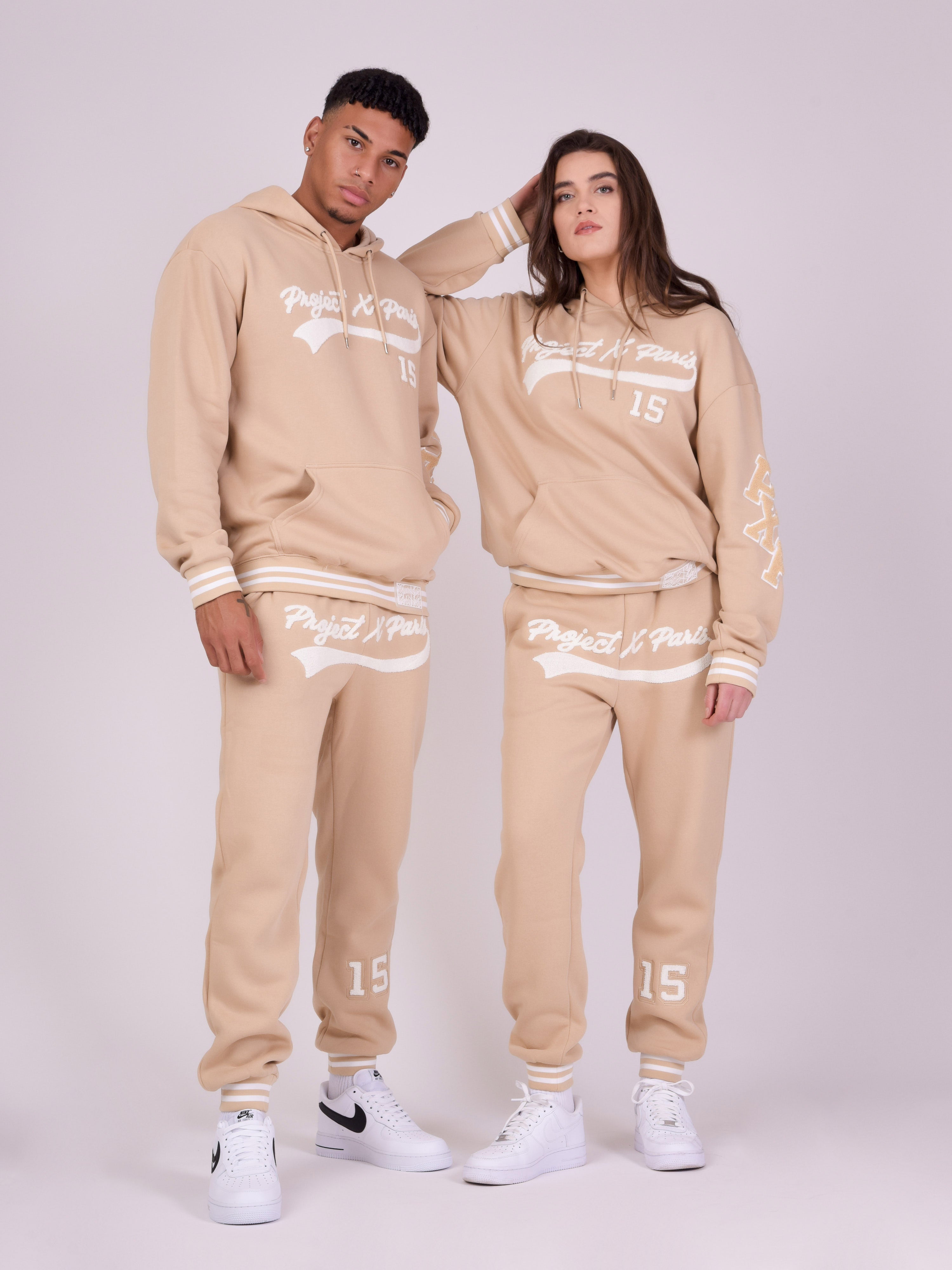 Sudadera con capucha estilo universitario con logo-1