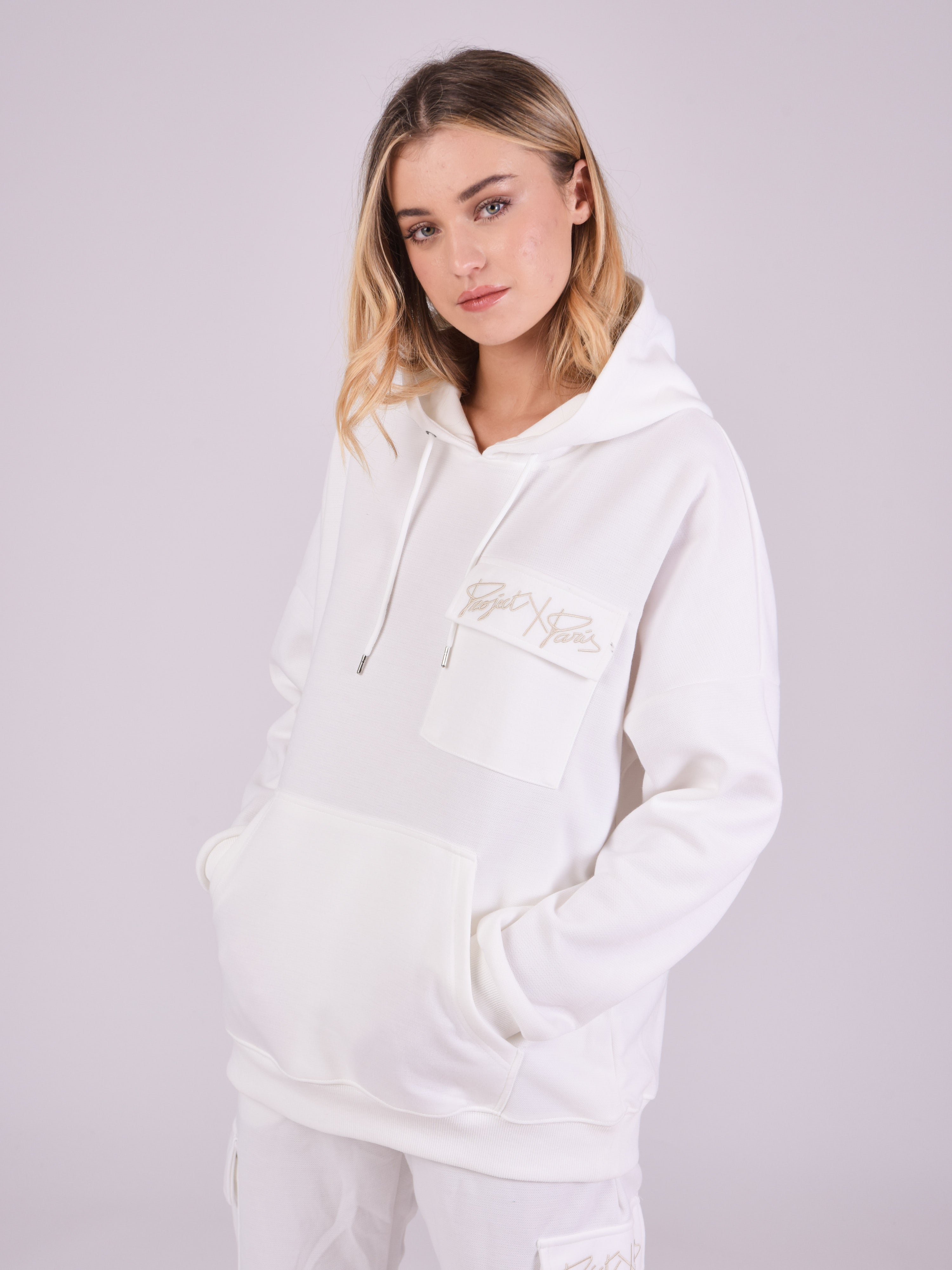 2220147-blanc-modelshot