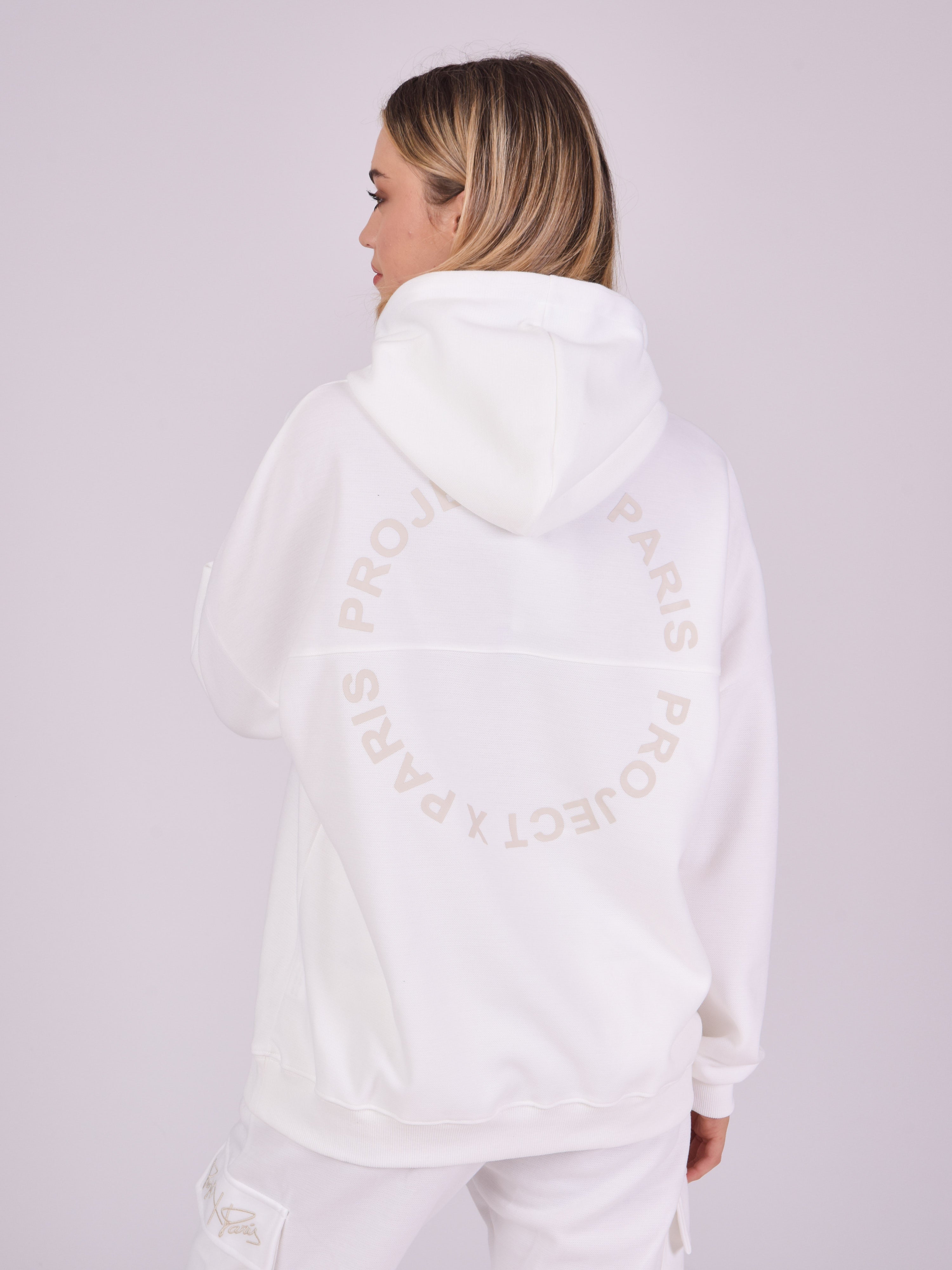 2220147-blanc-modelshot