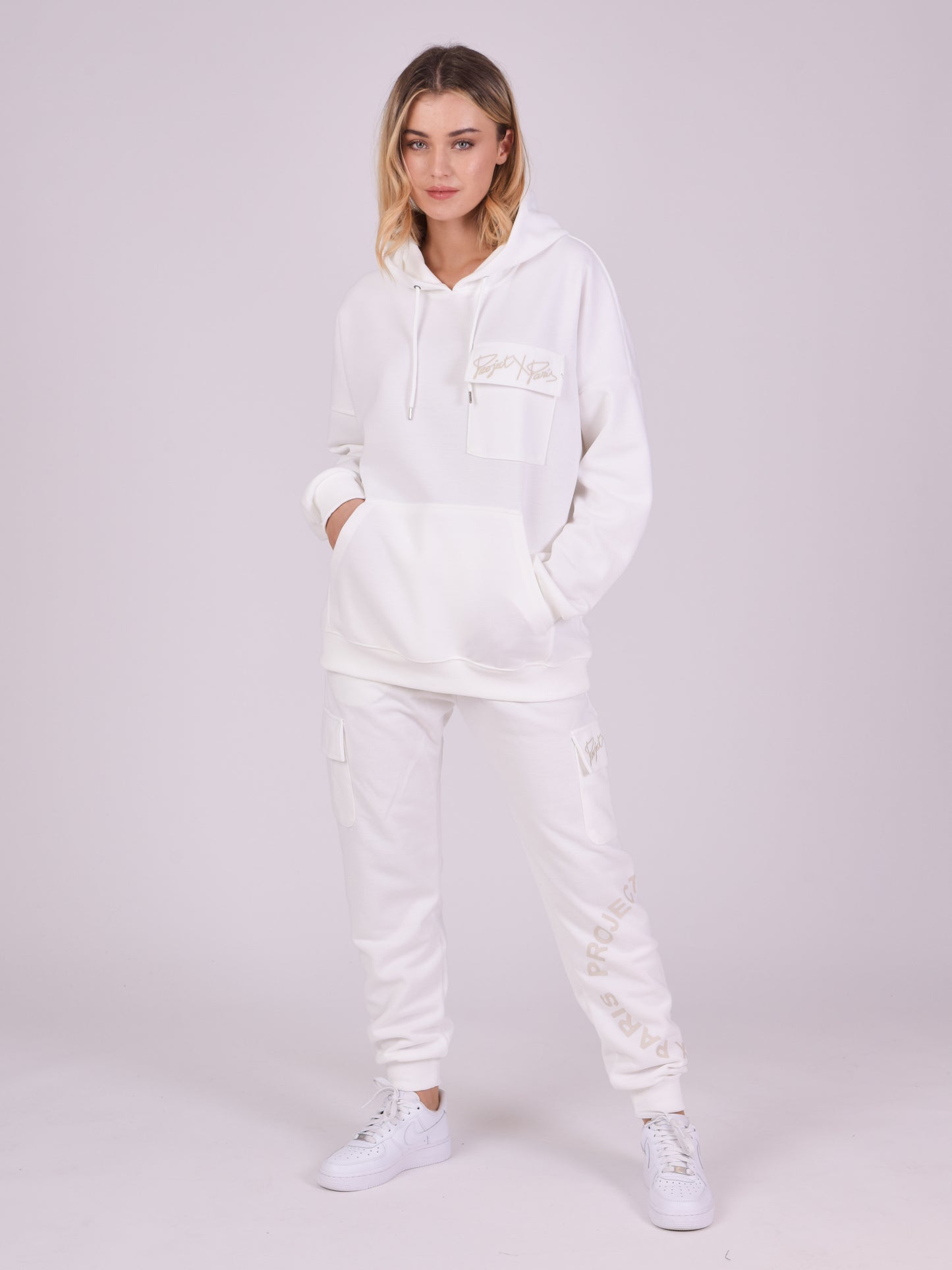 2220147-blanc-modelshot