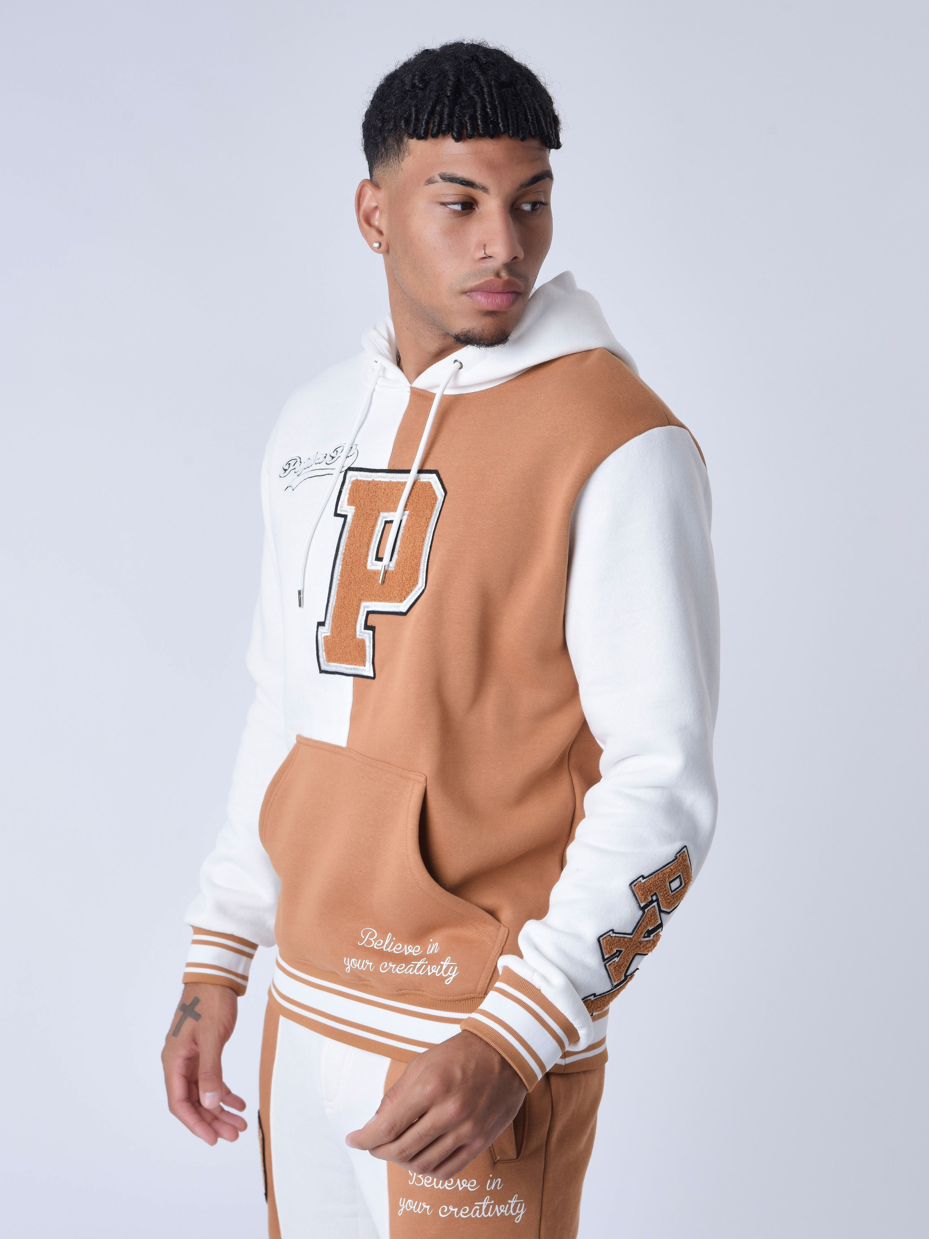 Sudadera con capucha estilo universitario con logo-4