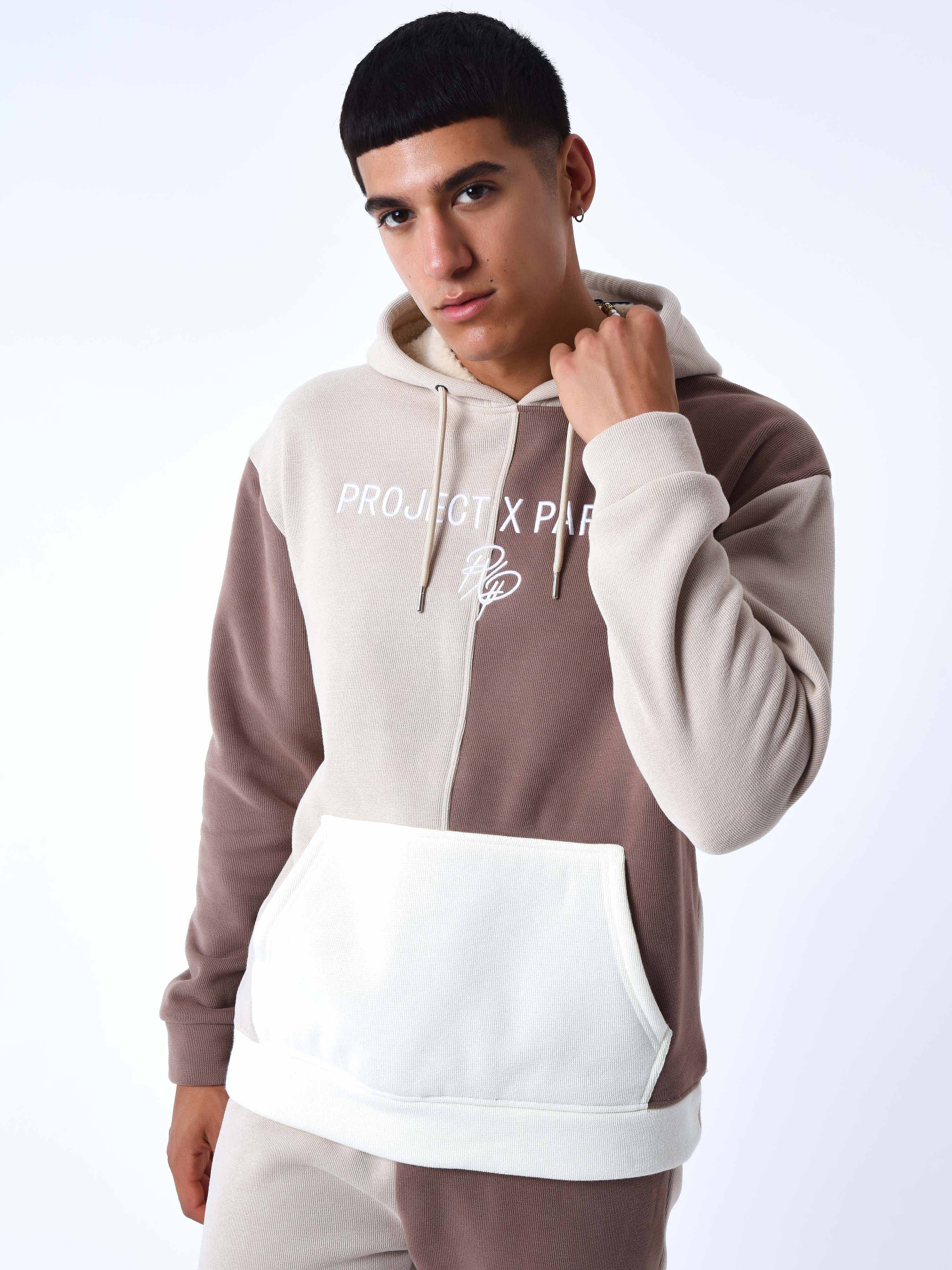 Dreifarbiger Kapuzenpullover aus Strick-2