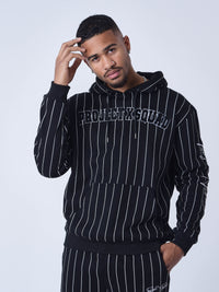 2220167-noir-modelshot