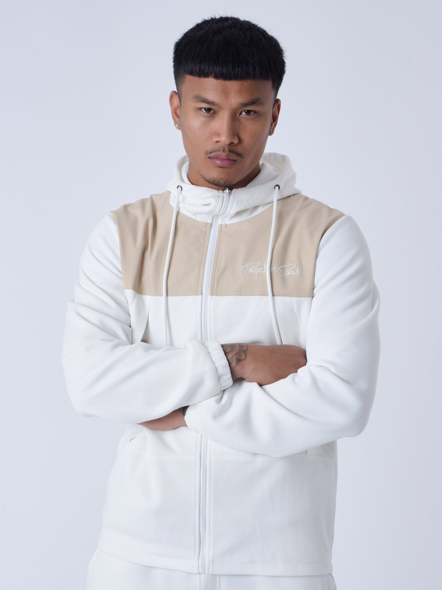 2230173-blanc-modelshot