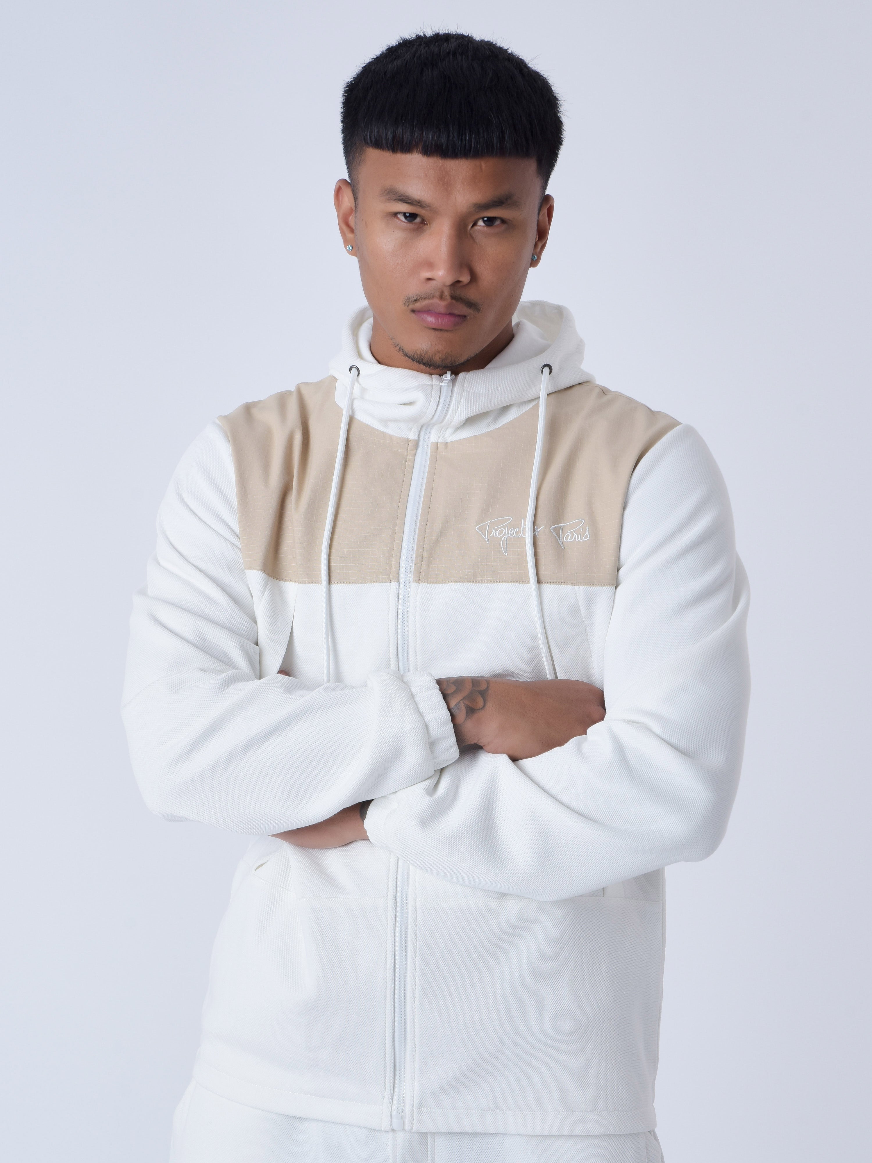 2230173-blanc-modelshot
