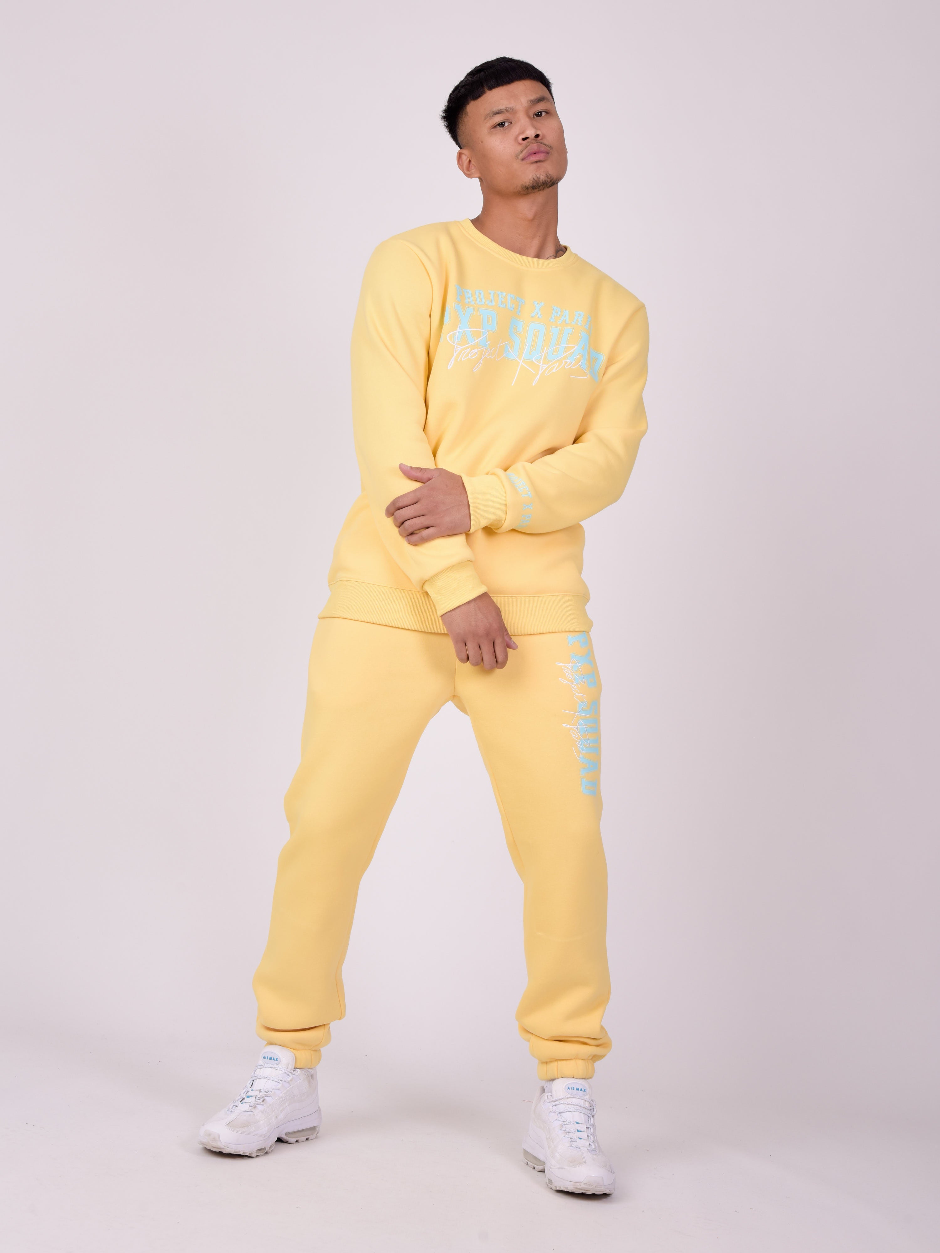 2240134-jaune-modelshot