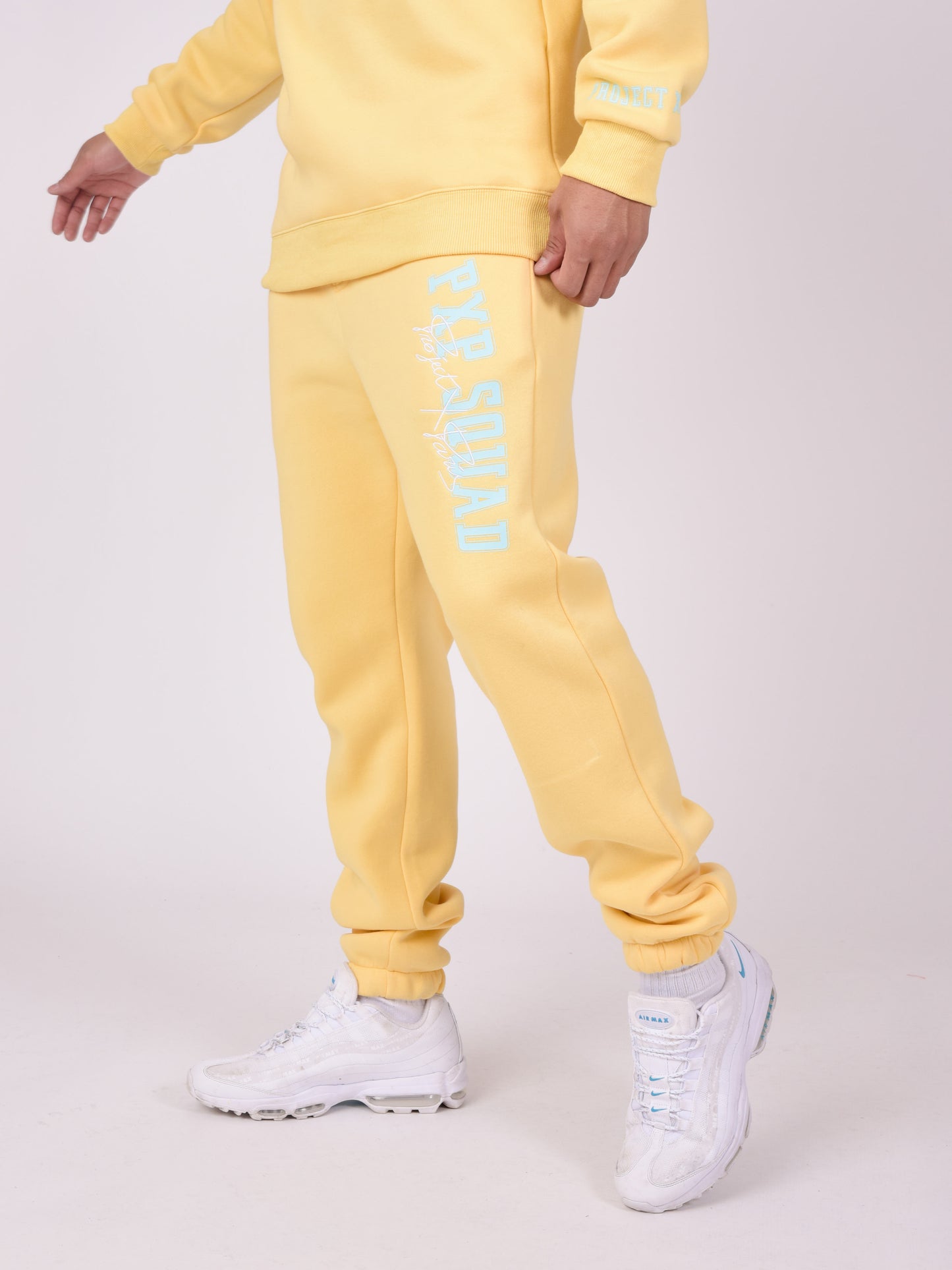 2240134-jaune-modelshot