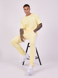 2240137-jaune-modelshot