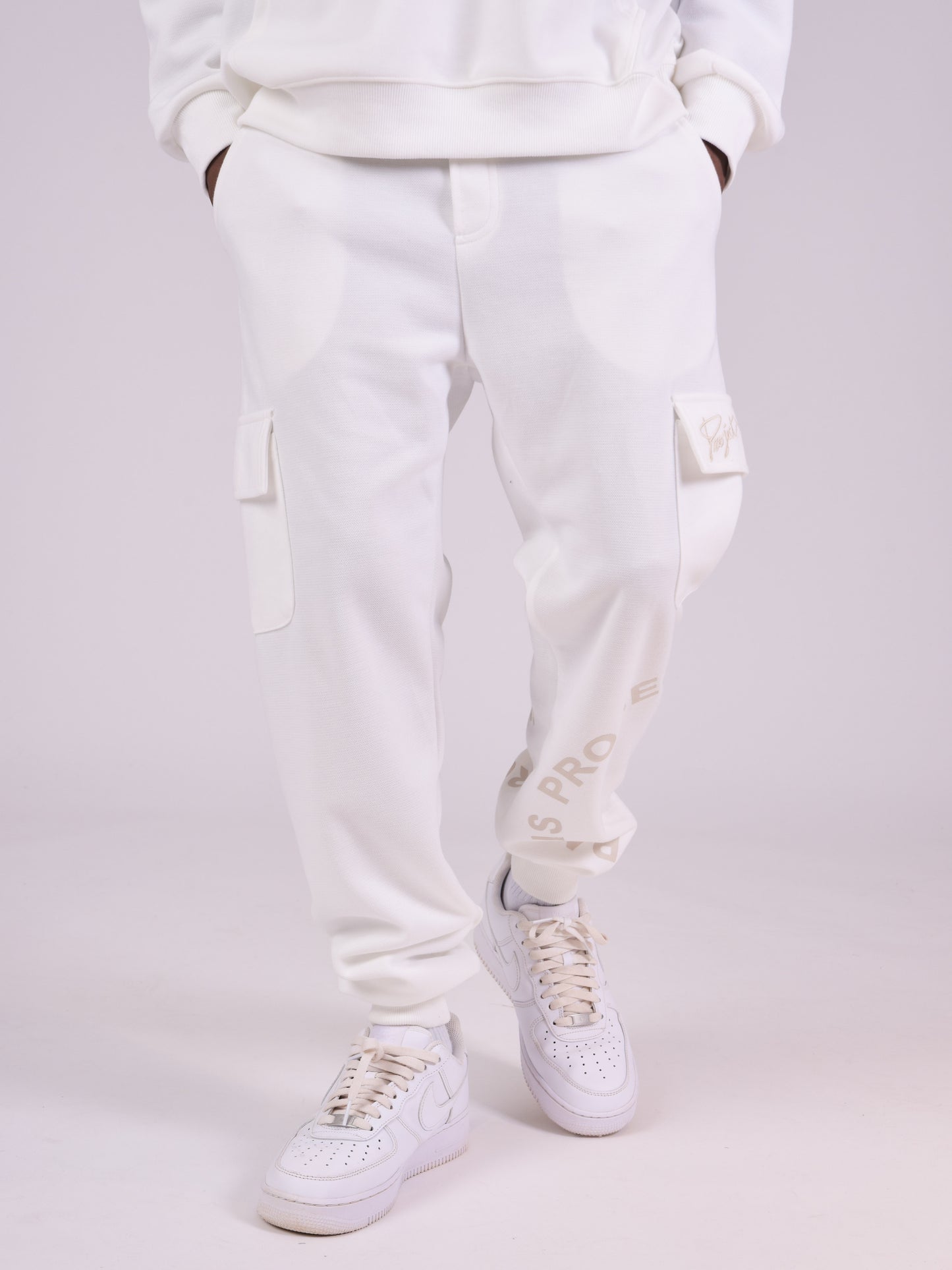 2240147-blanc-modelshot