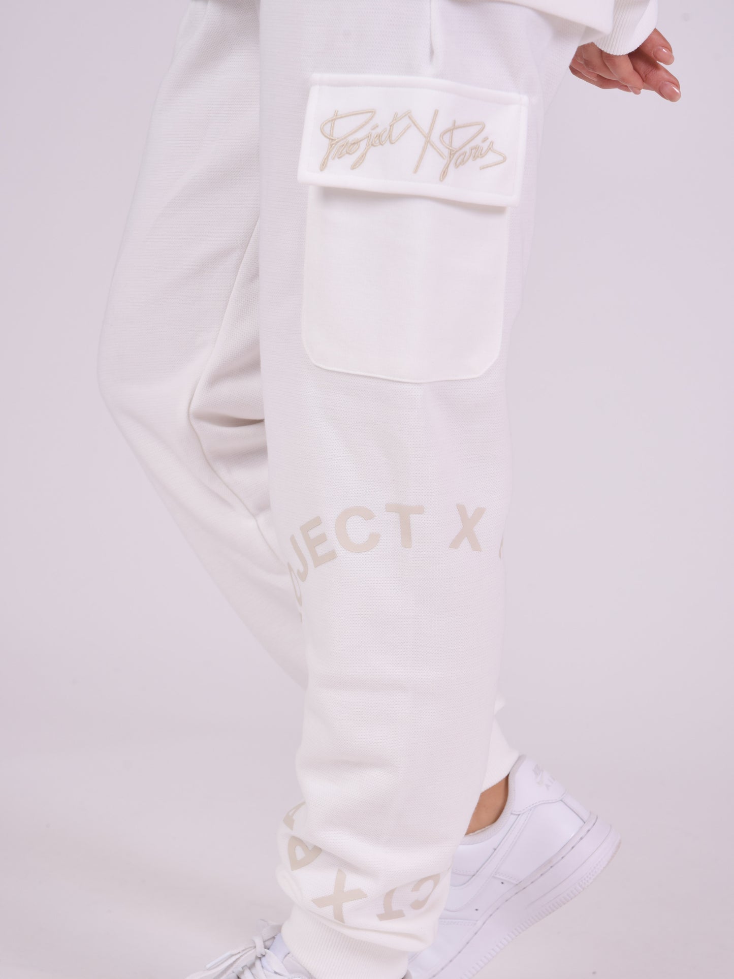 2240147-blanc-modelshot
