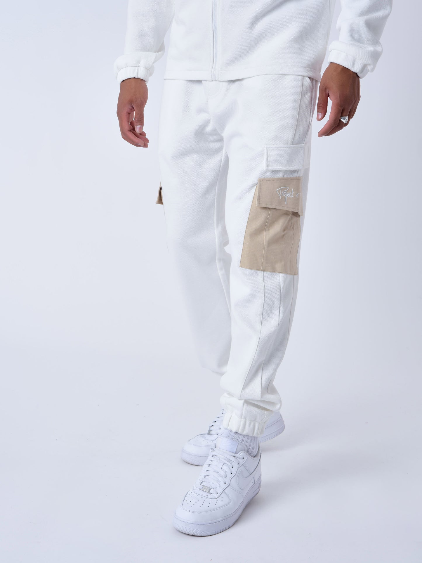 2240173-blanc-modelshot