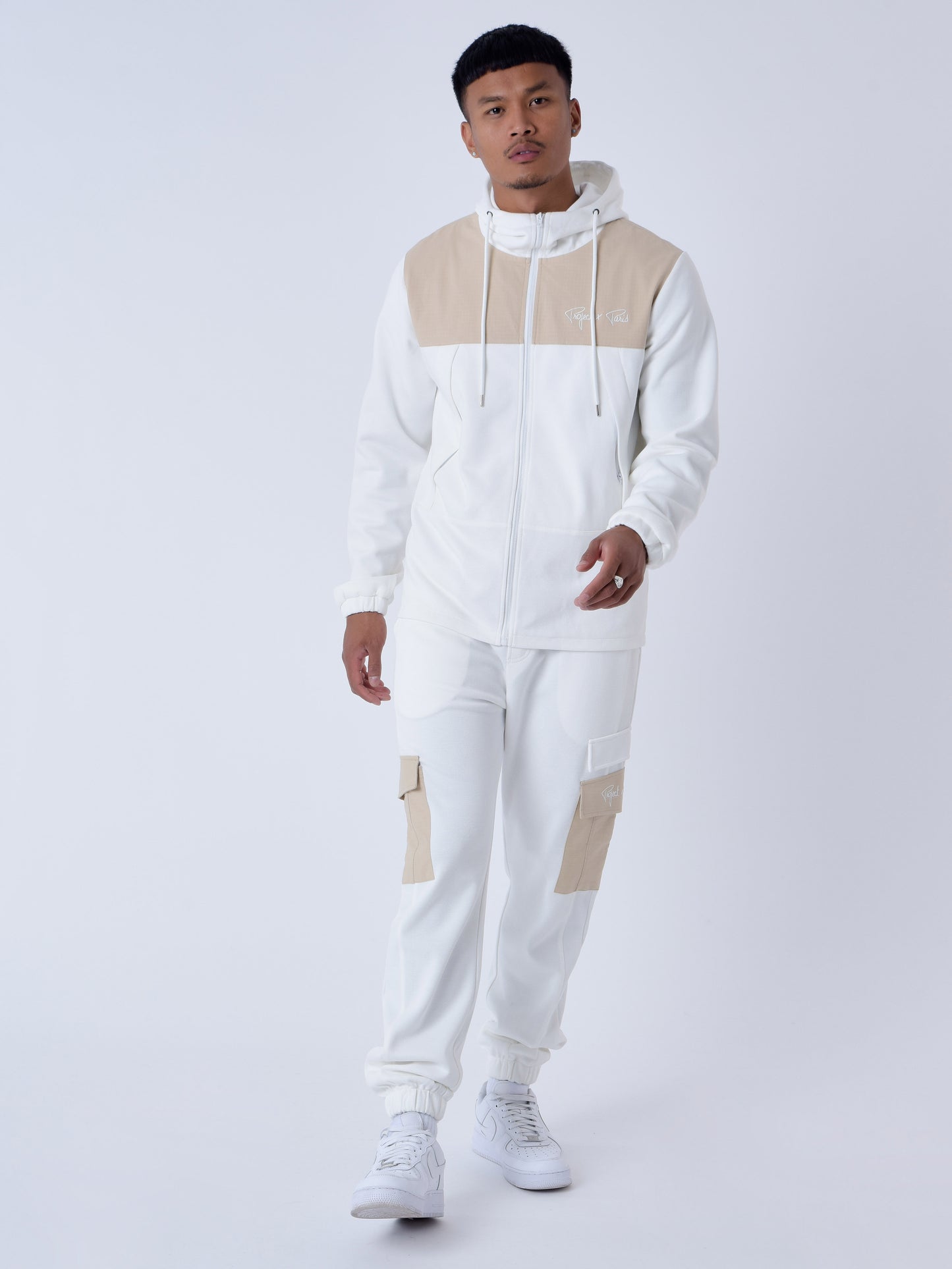 2240173-blanc-modelshot