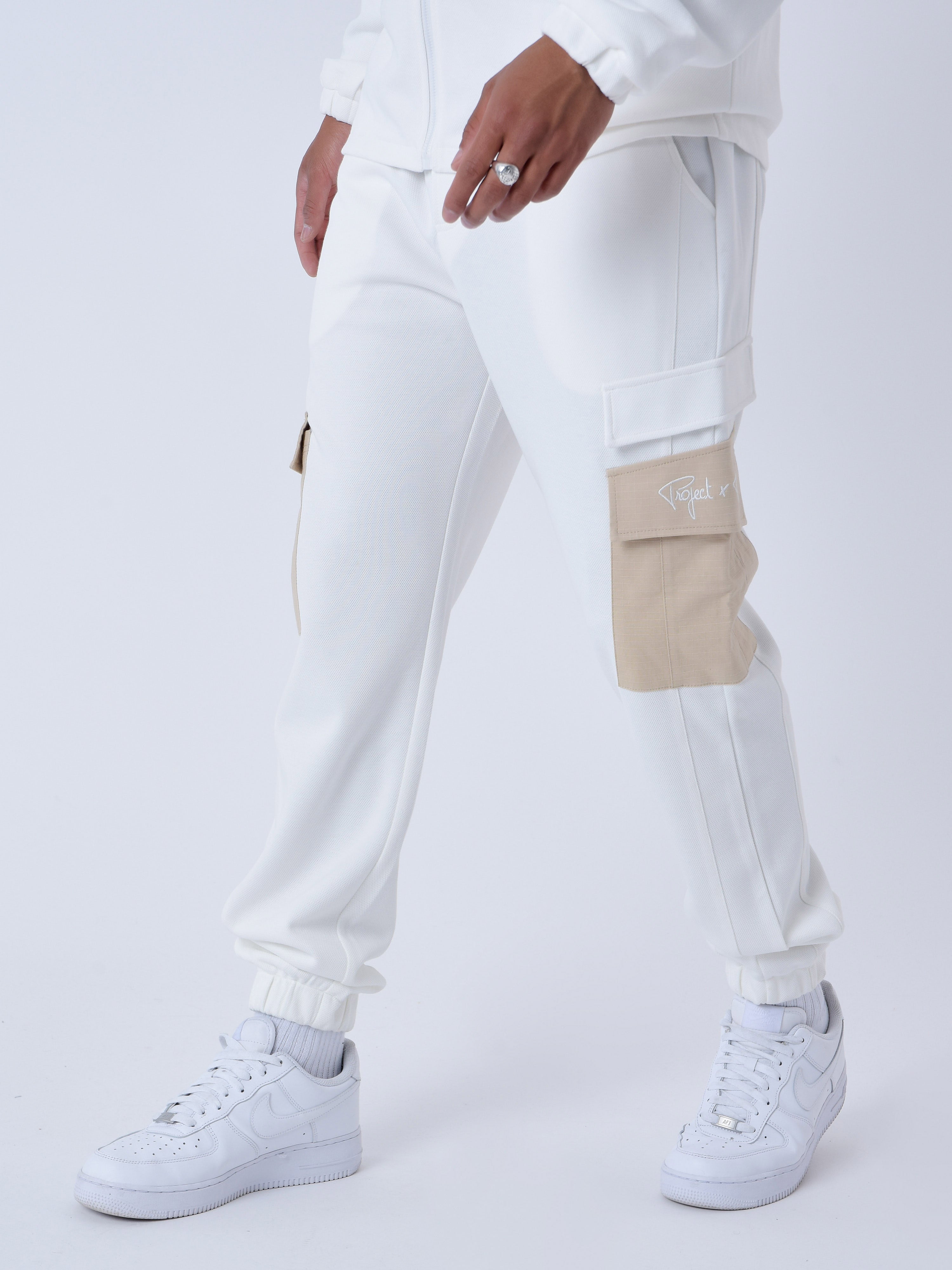 2240173-blanc-modelshot
