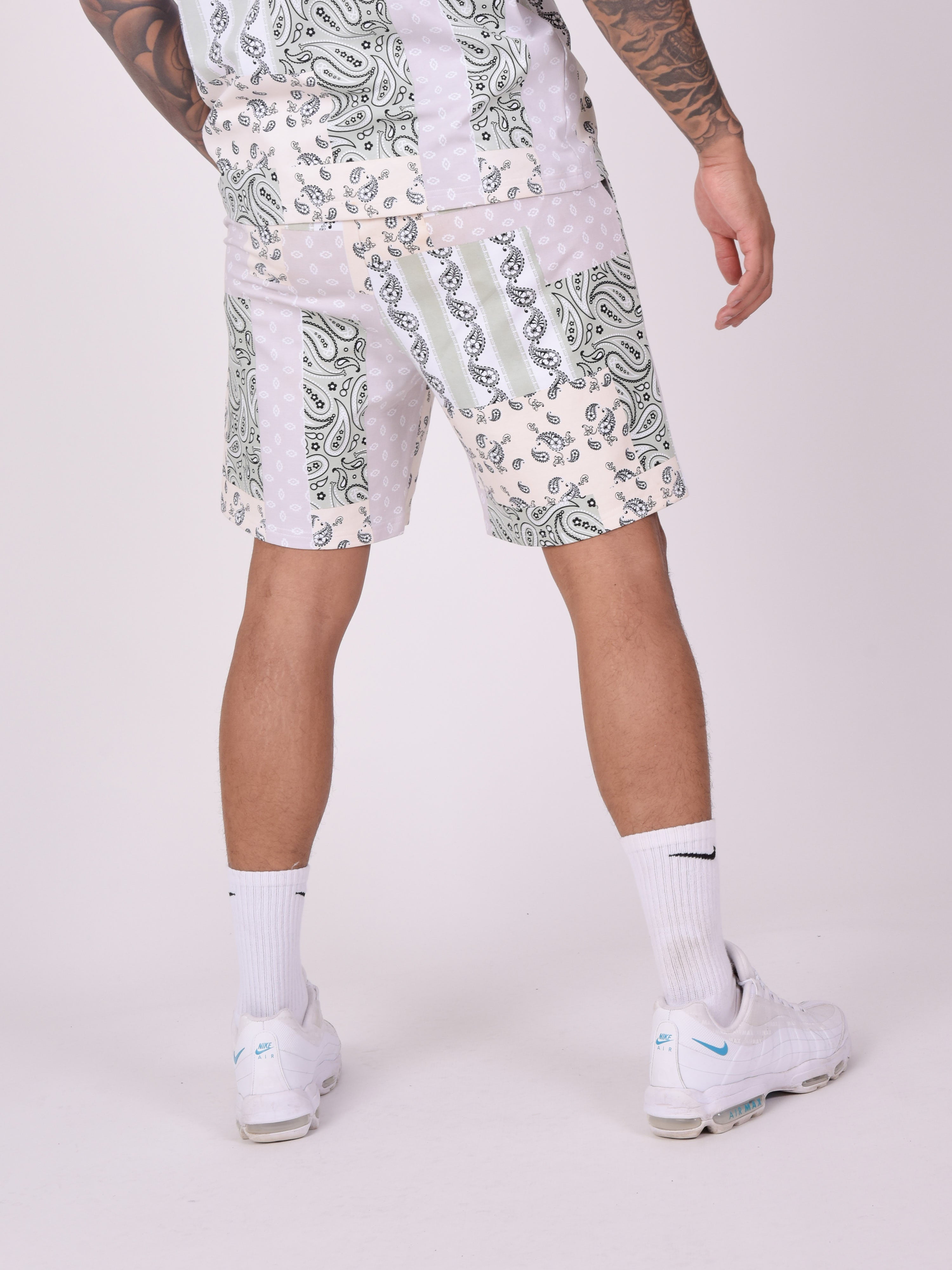 Shorts med bandana-mønster-5