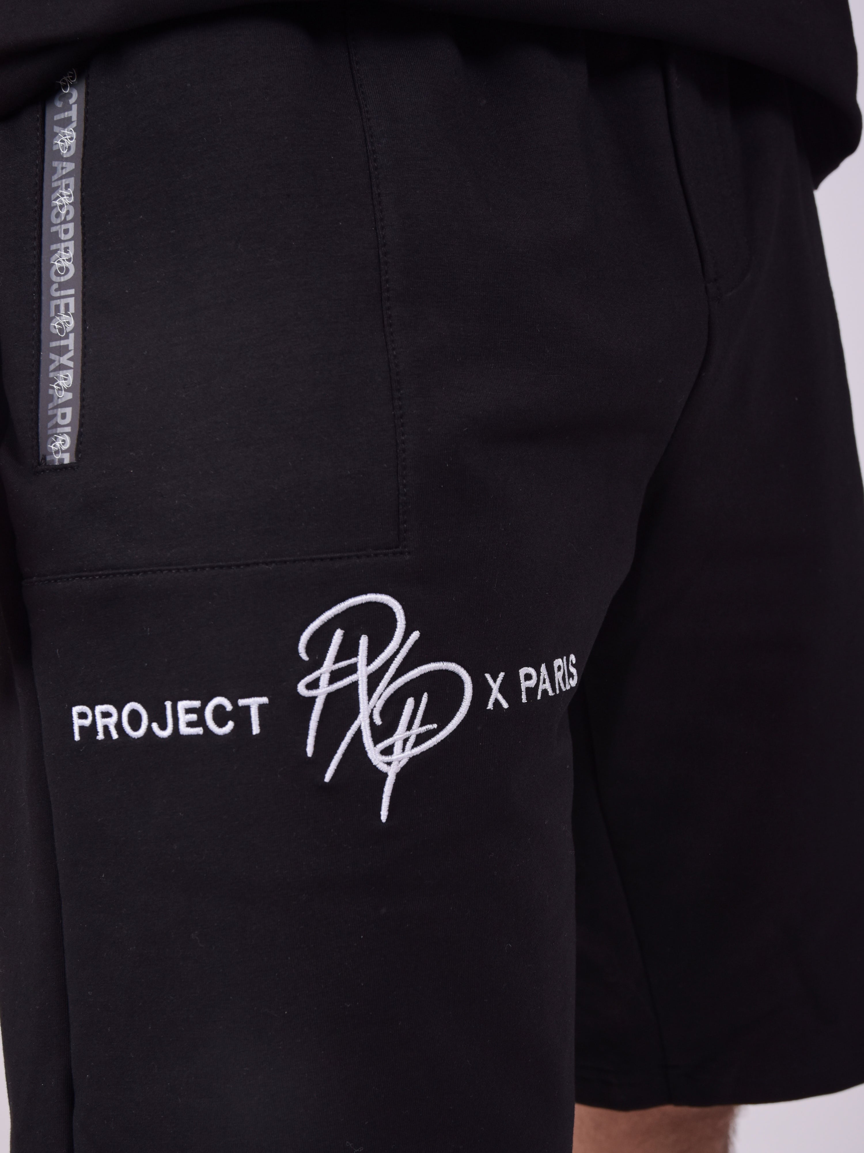 Plain shorts with logo band-6