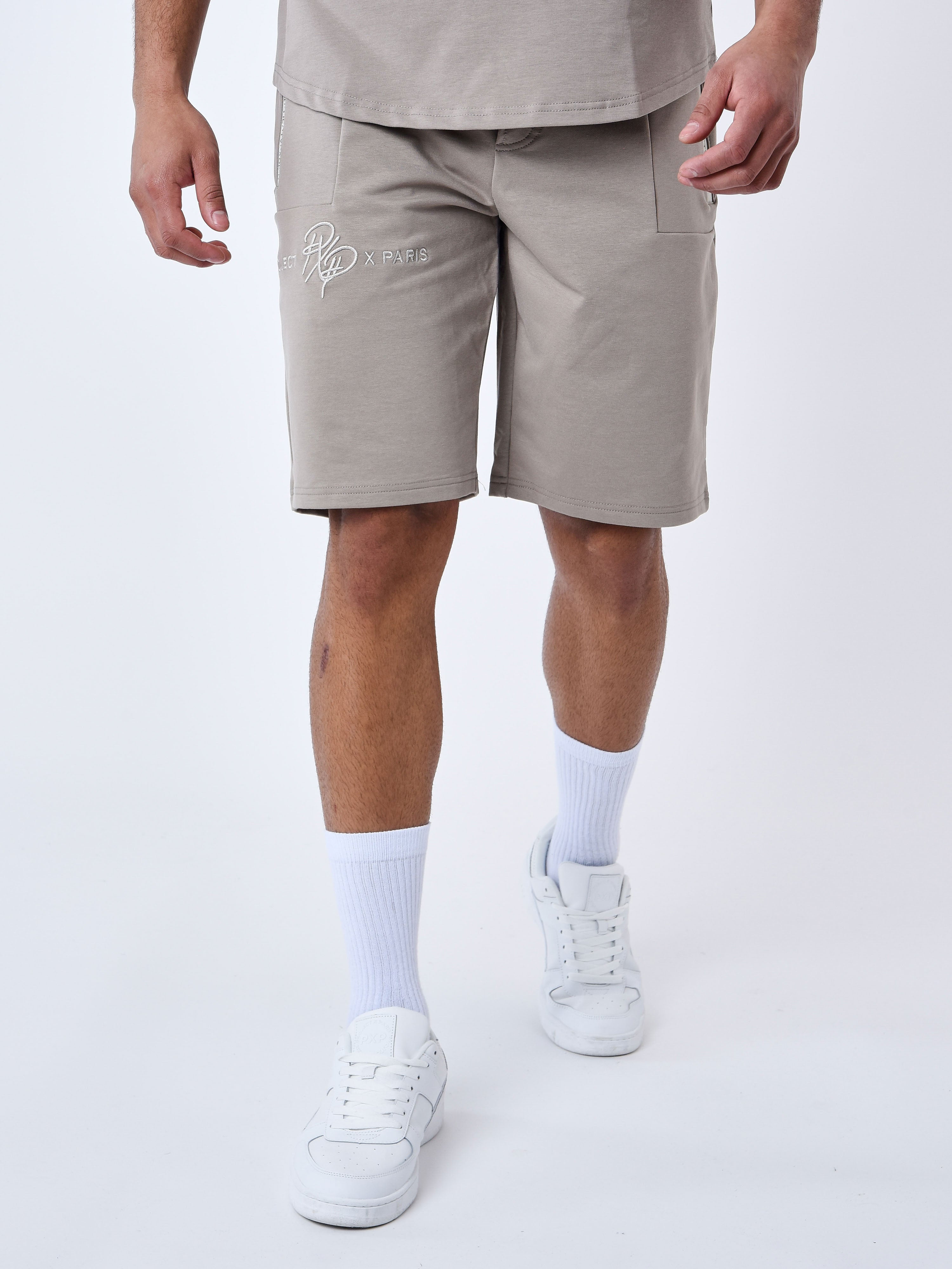 2240218-taupe-modelshot