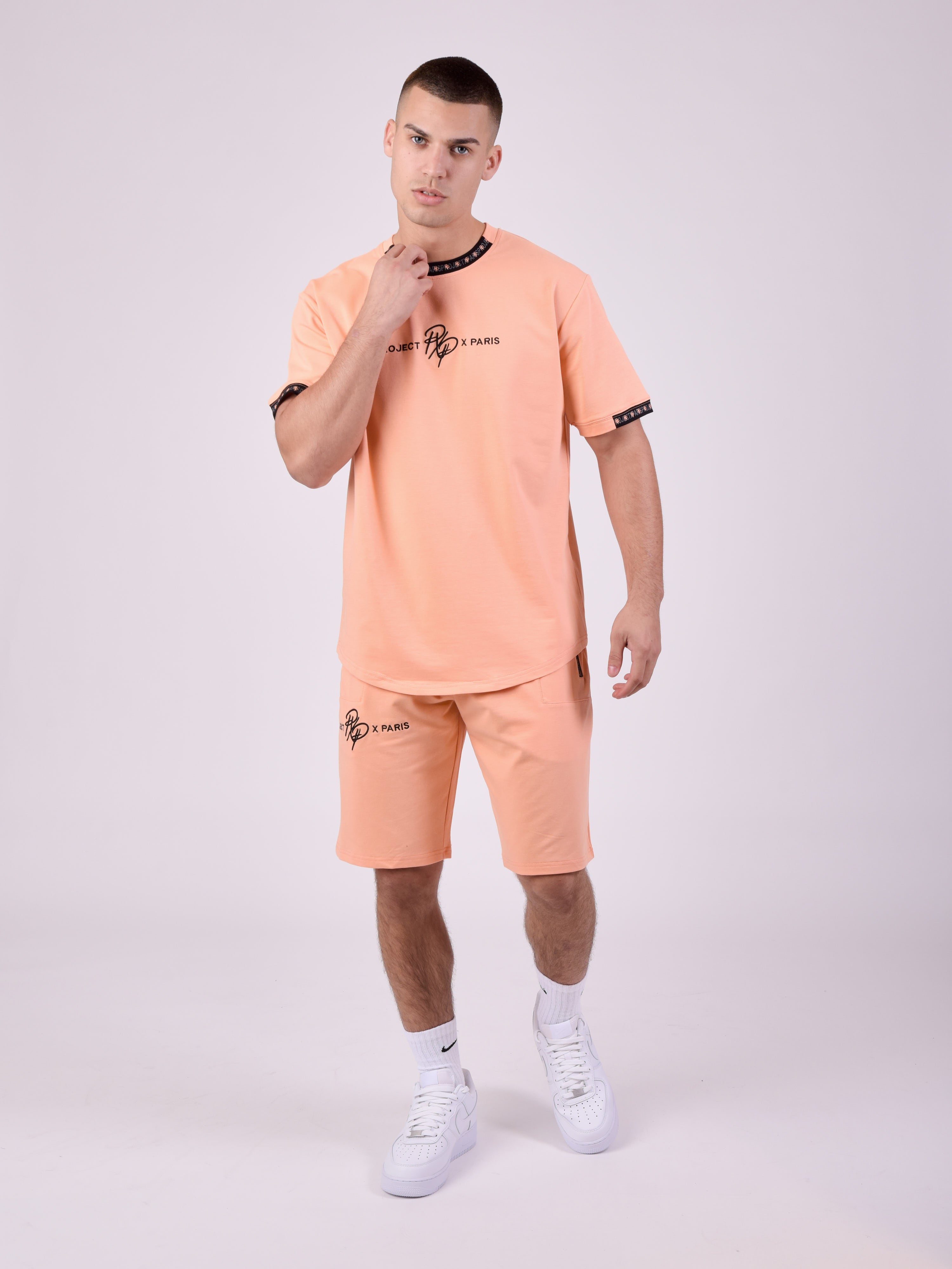 Ensfarvet shorts med logo bånd-3