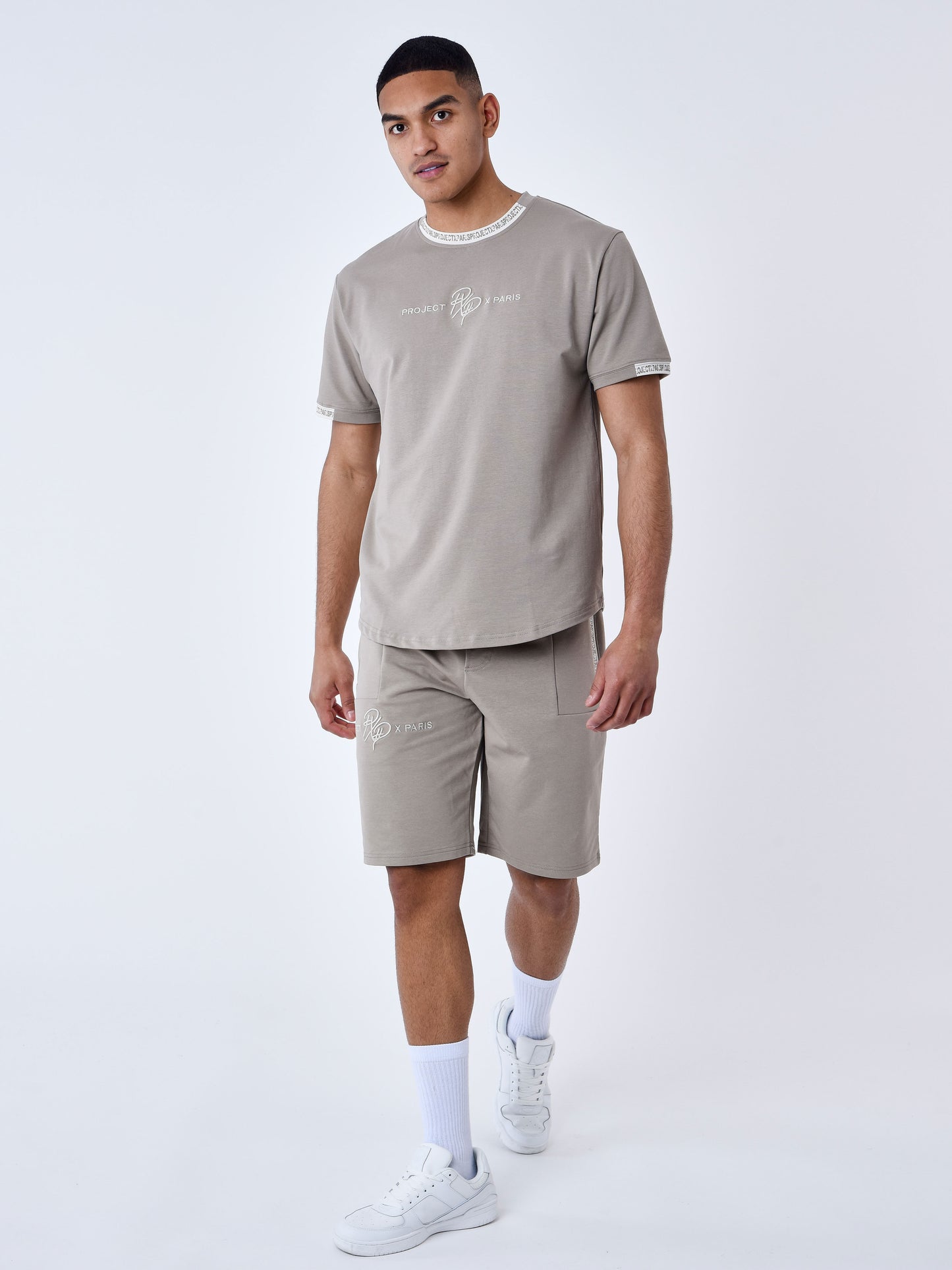 2240218-taupe-modelshot