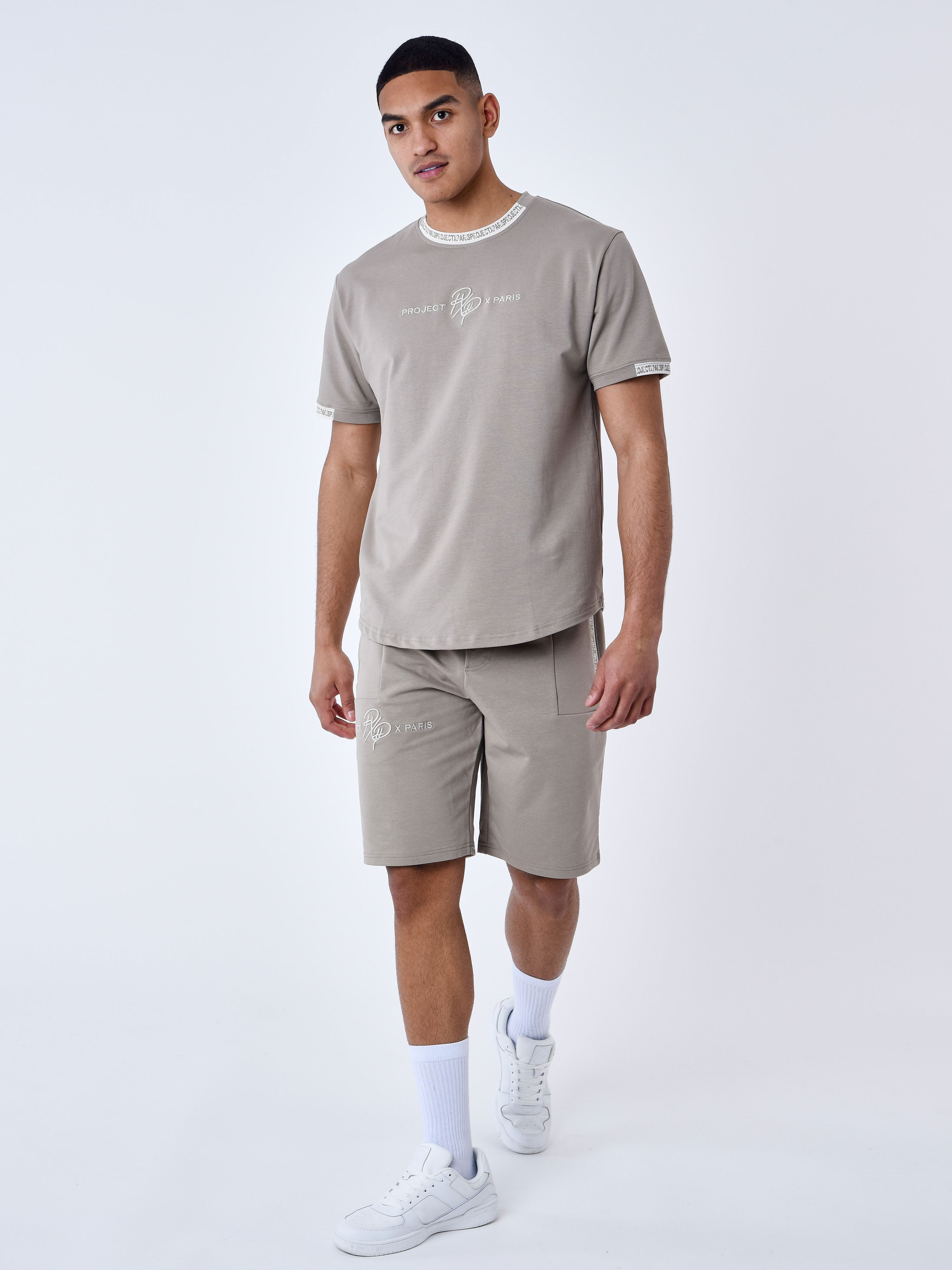 2240218-taupe-modelshot