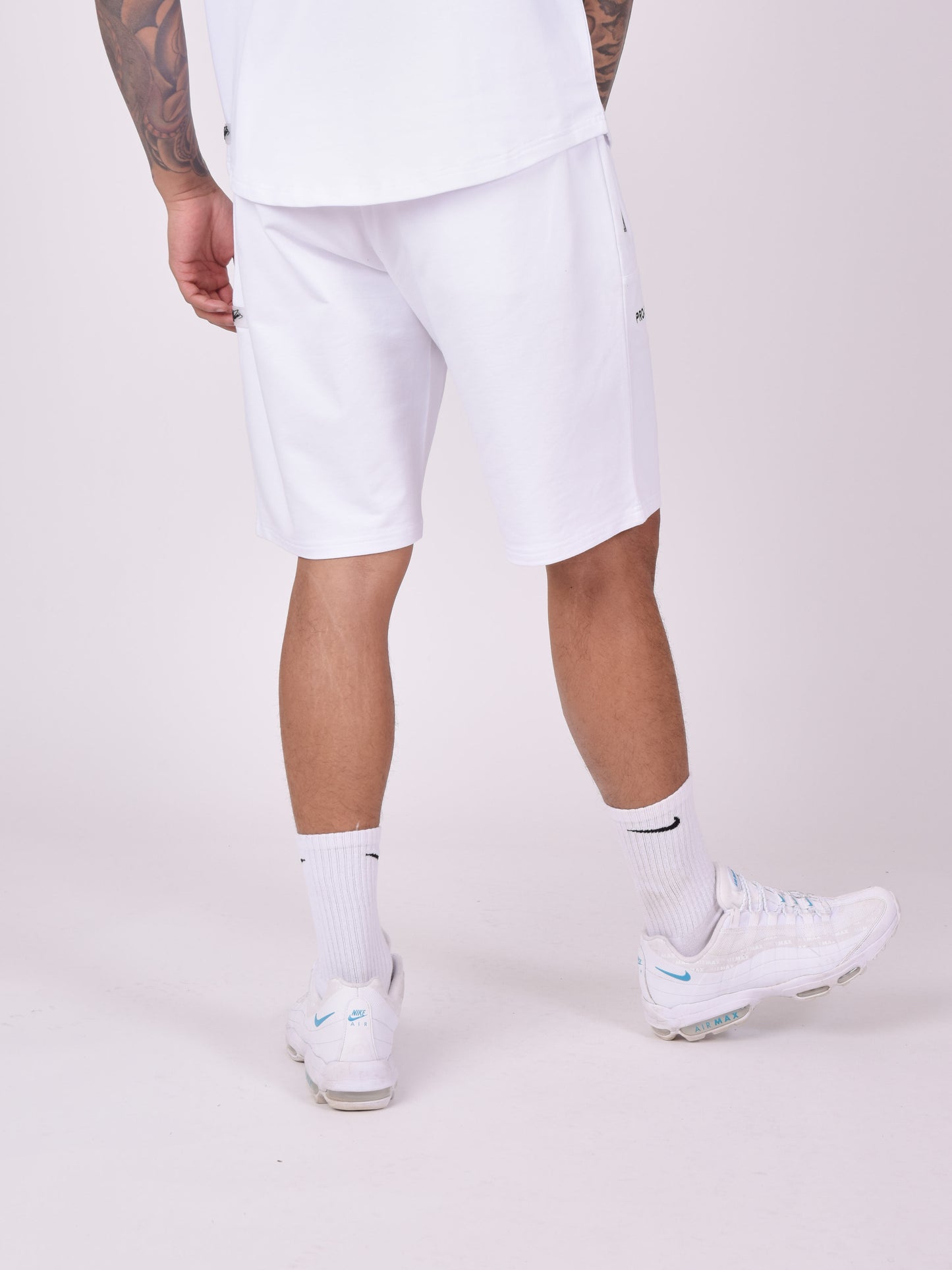 2240218-blanc-modelshot