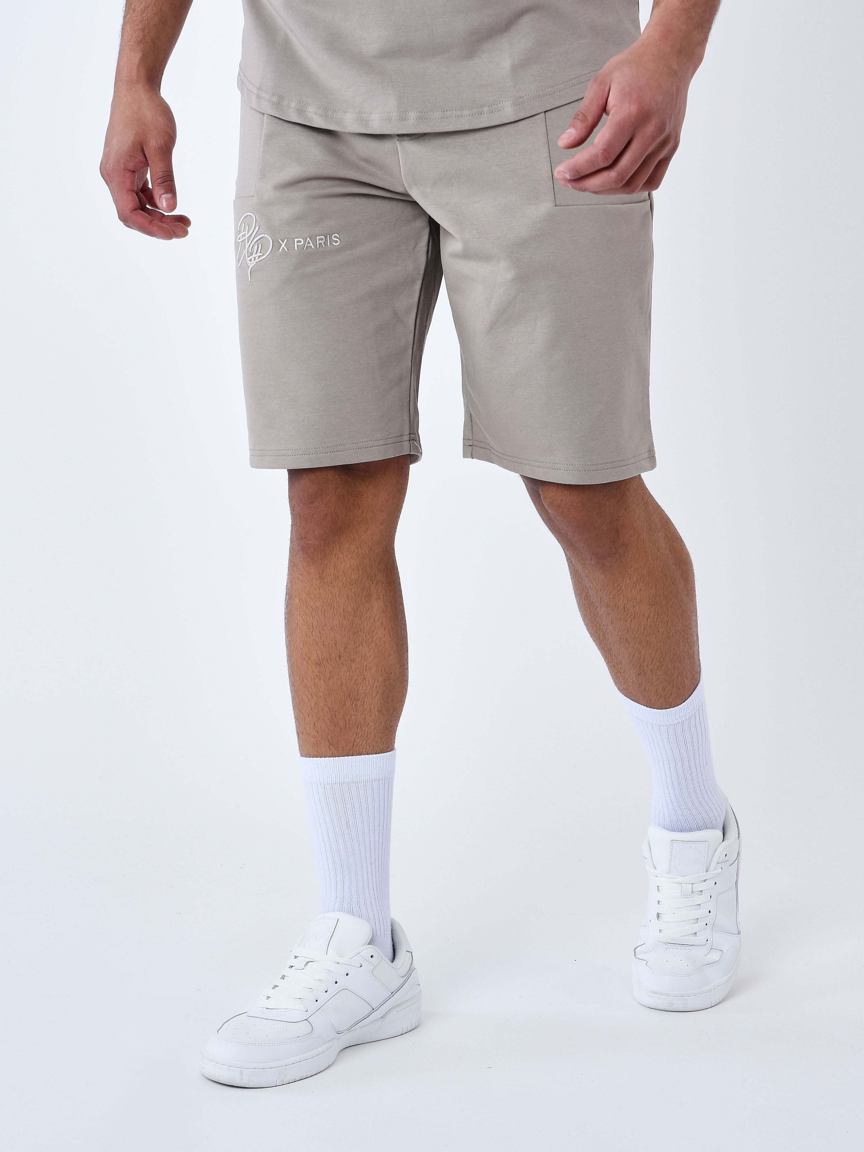 2240218-taupe-modelshot