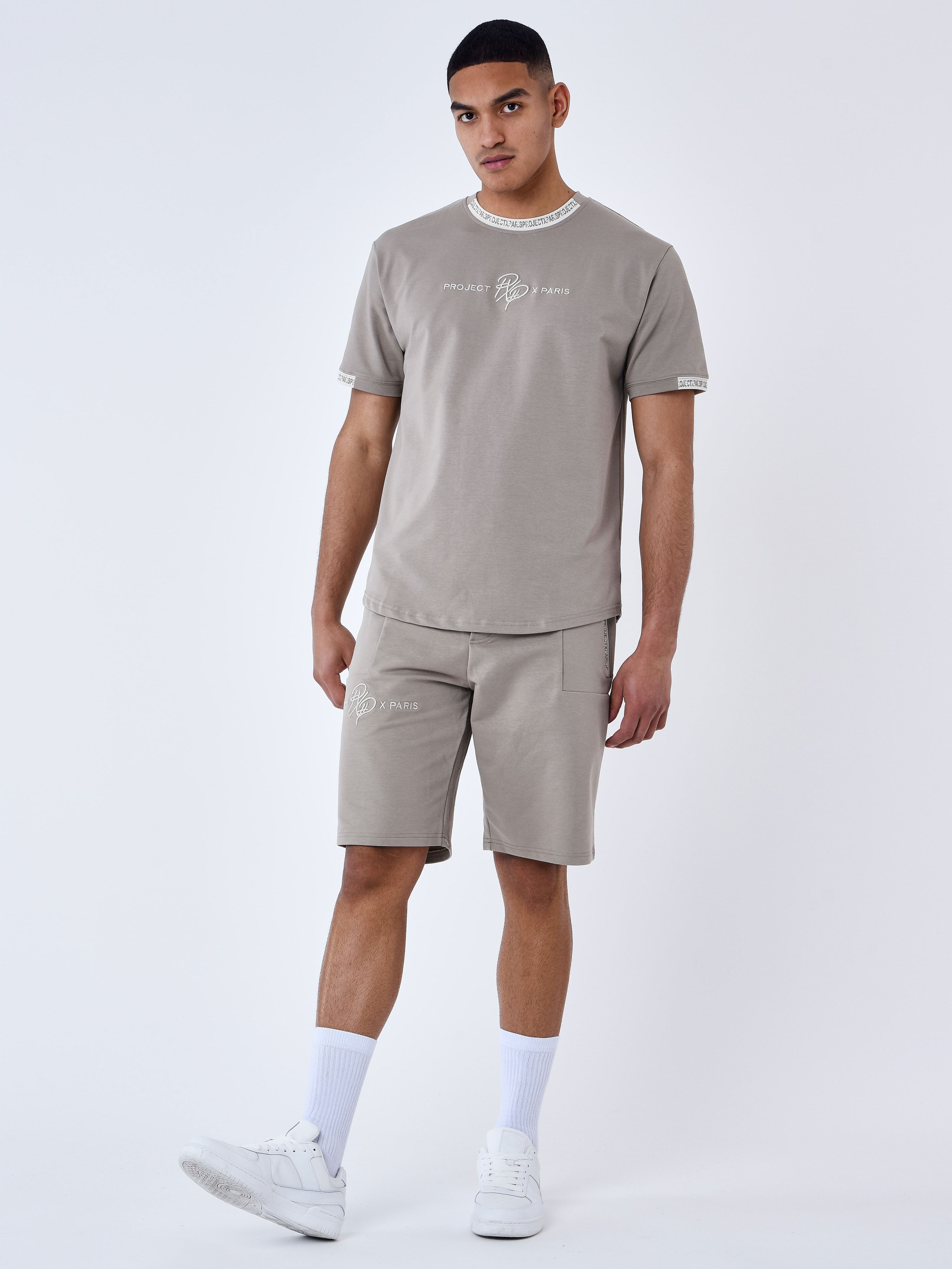 2240218-taupe-modelshot