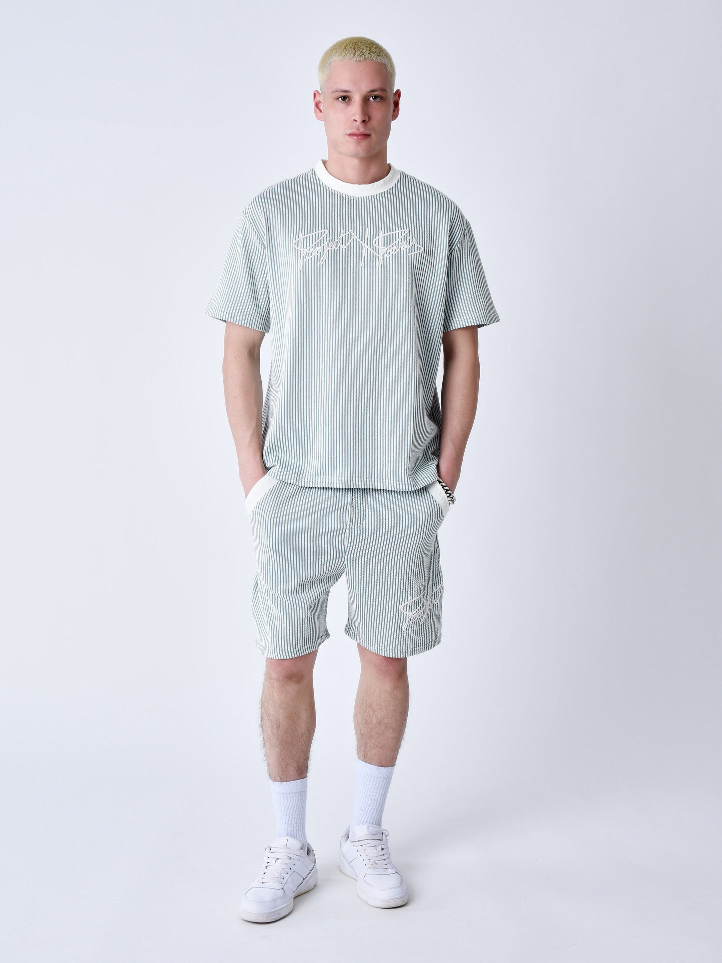 2310031-bleu-vert-modelshot