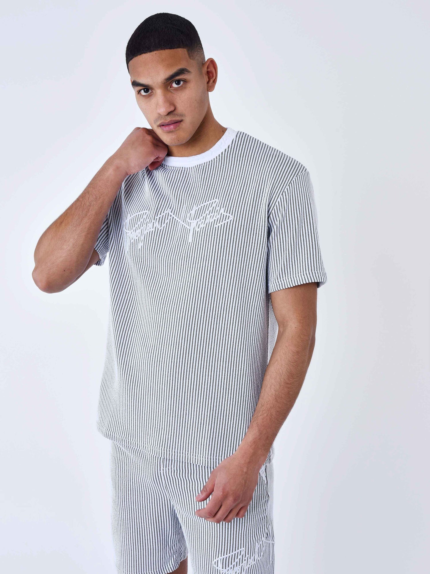 2310031-gris-clair-modelshot