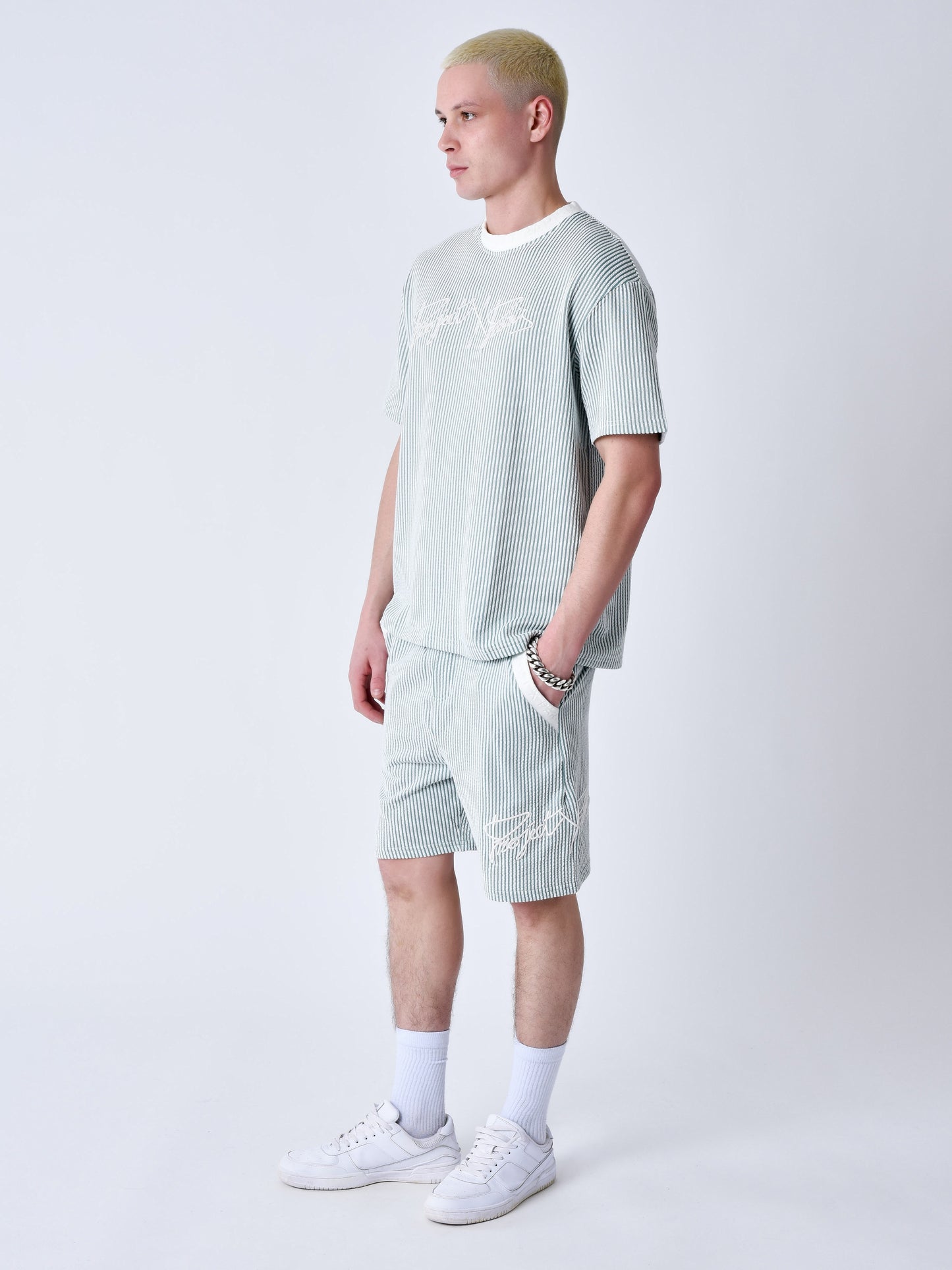 2310031-bleu-vert-modelshot