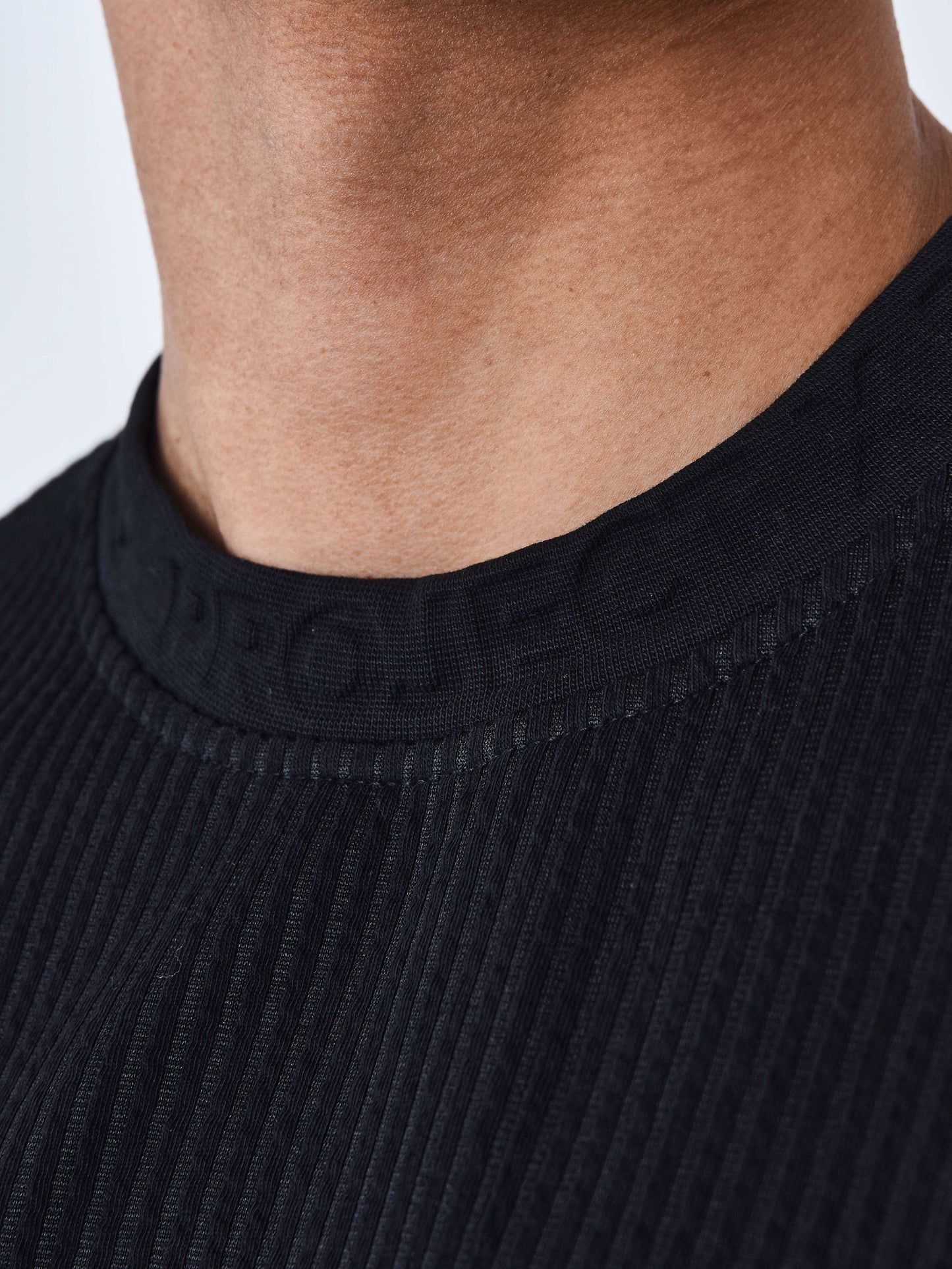 2310031-noir-detailshot