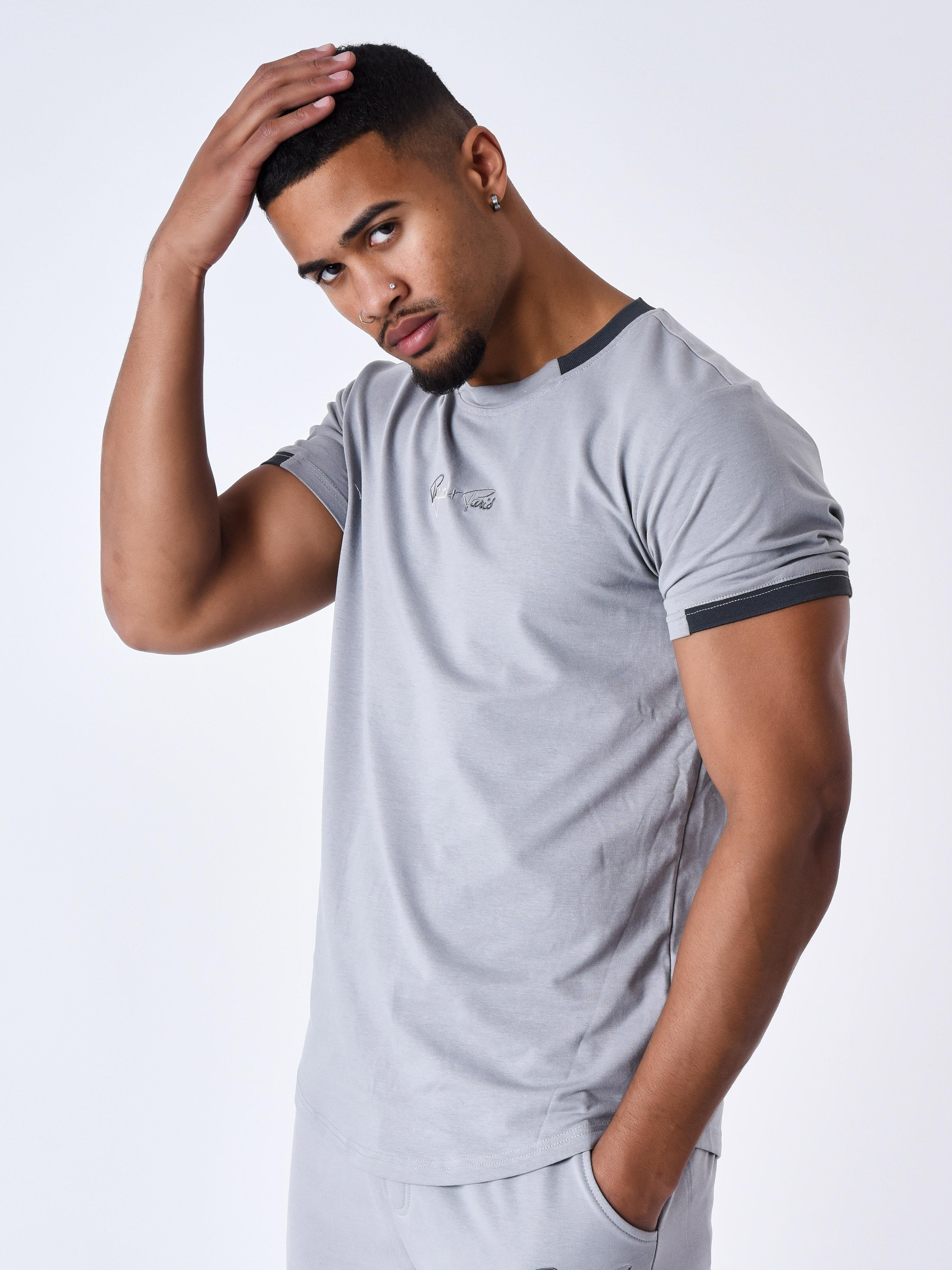 2310035-gris-clair-modelshot