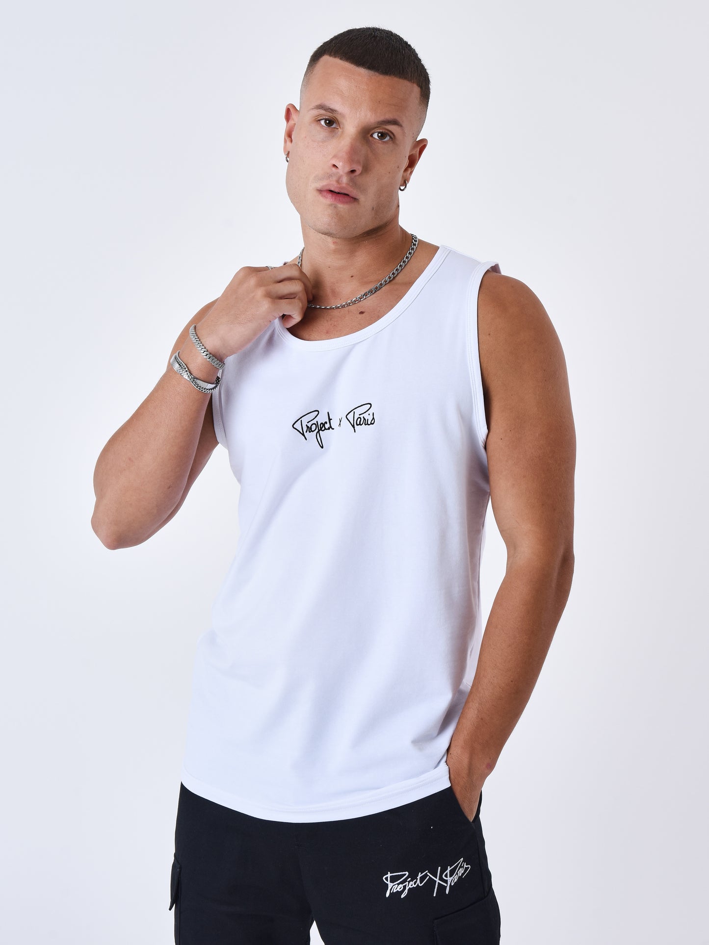 2310046-blanc-modelshot