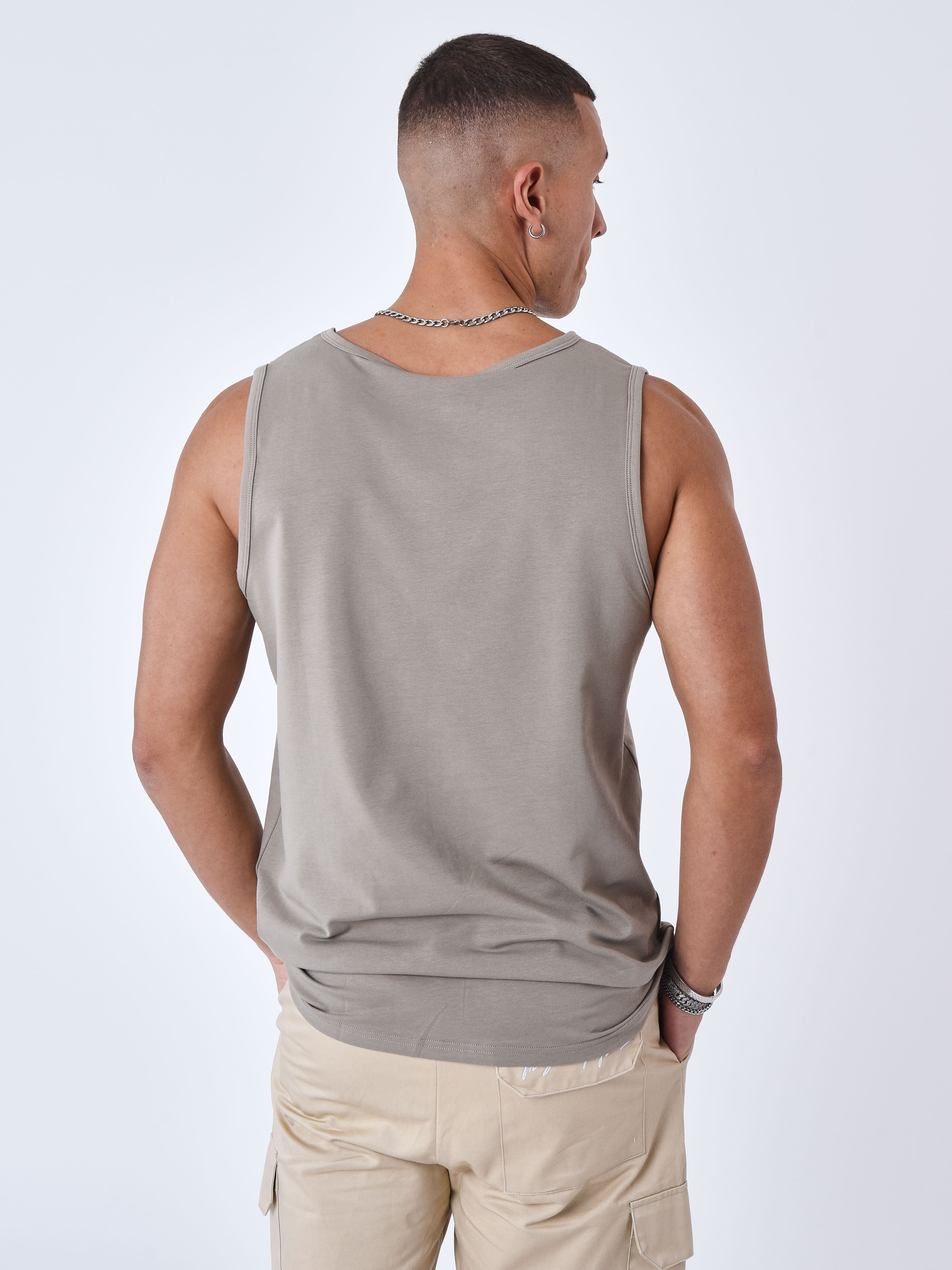 2310046-taupe-modelshot