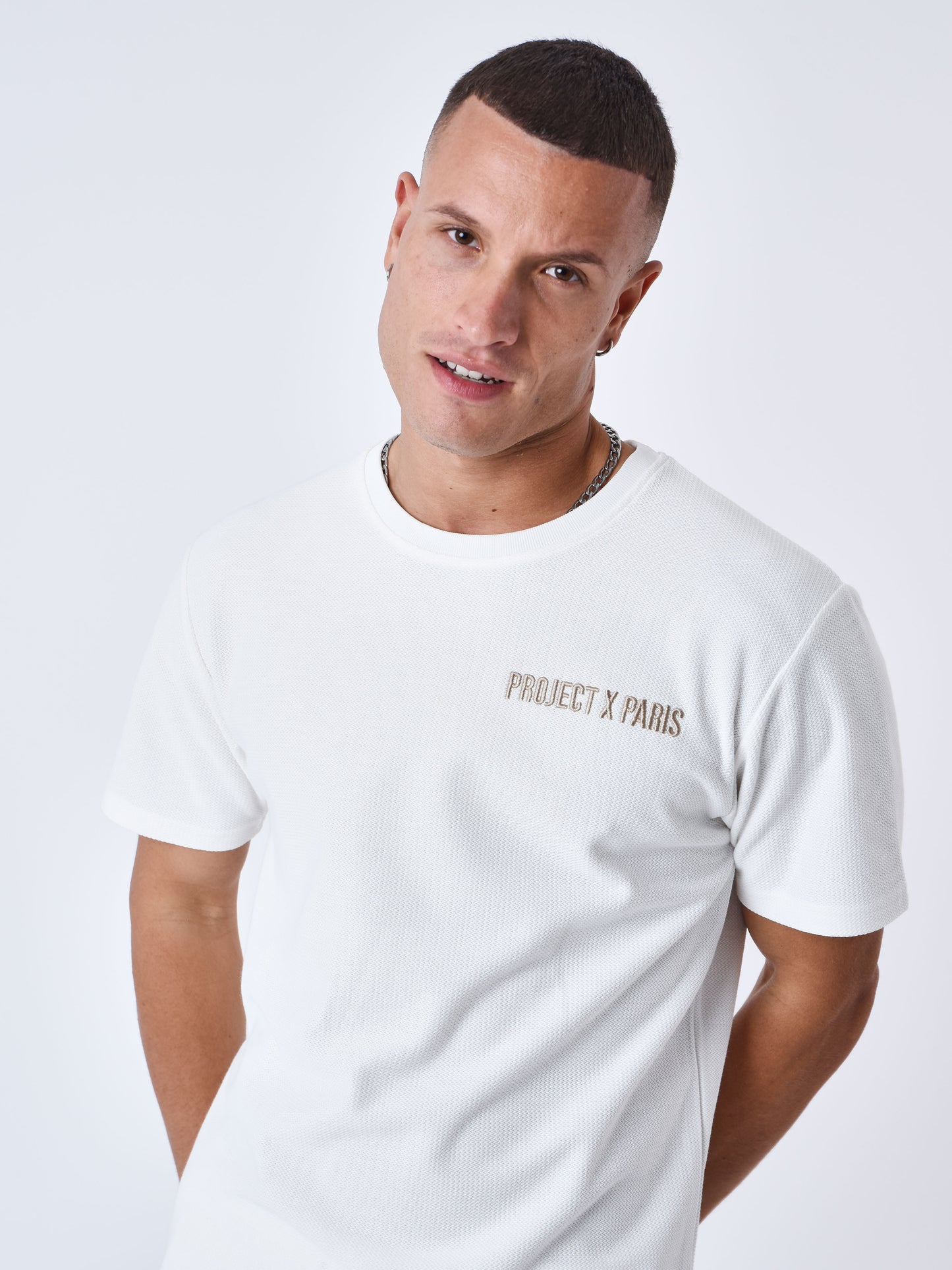 2310049-blanc-casse