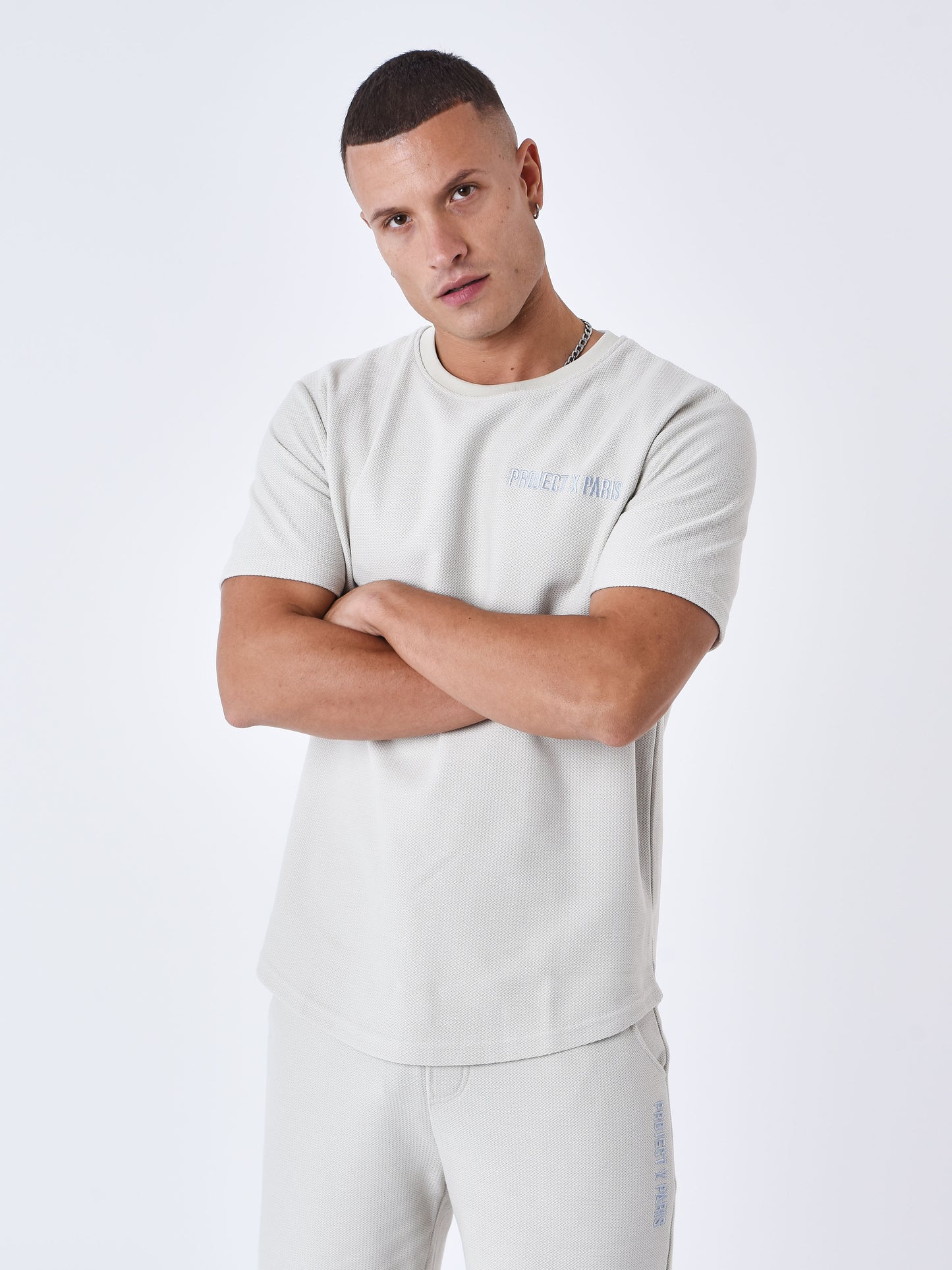 2310049-greige-modelshot