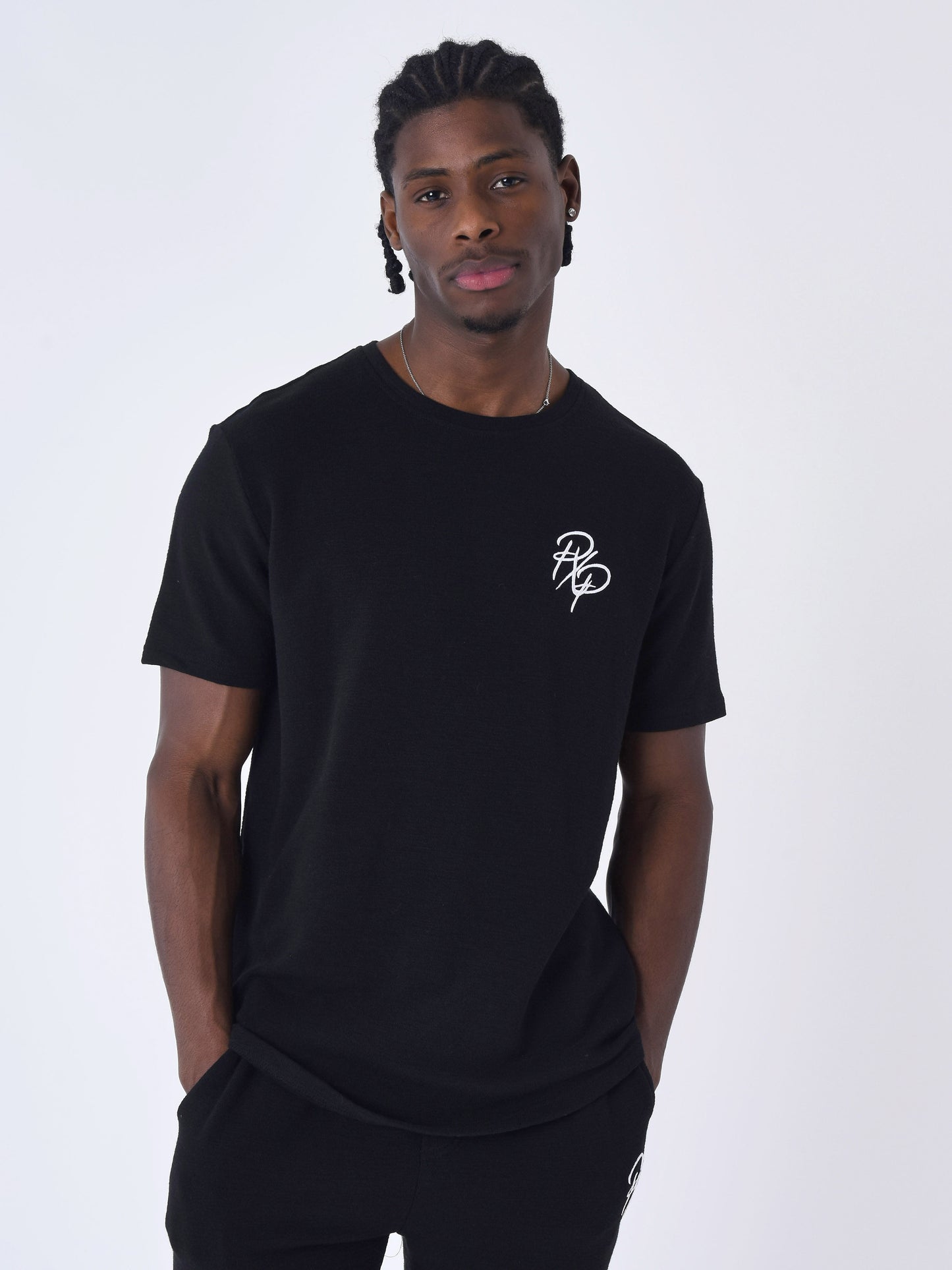 2310050-noir-modelshot