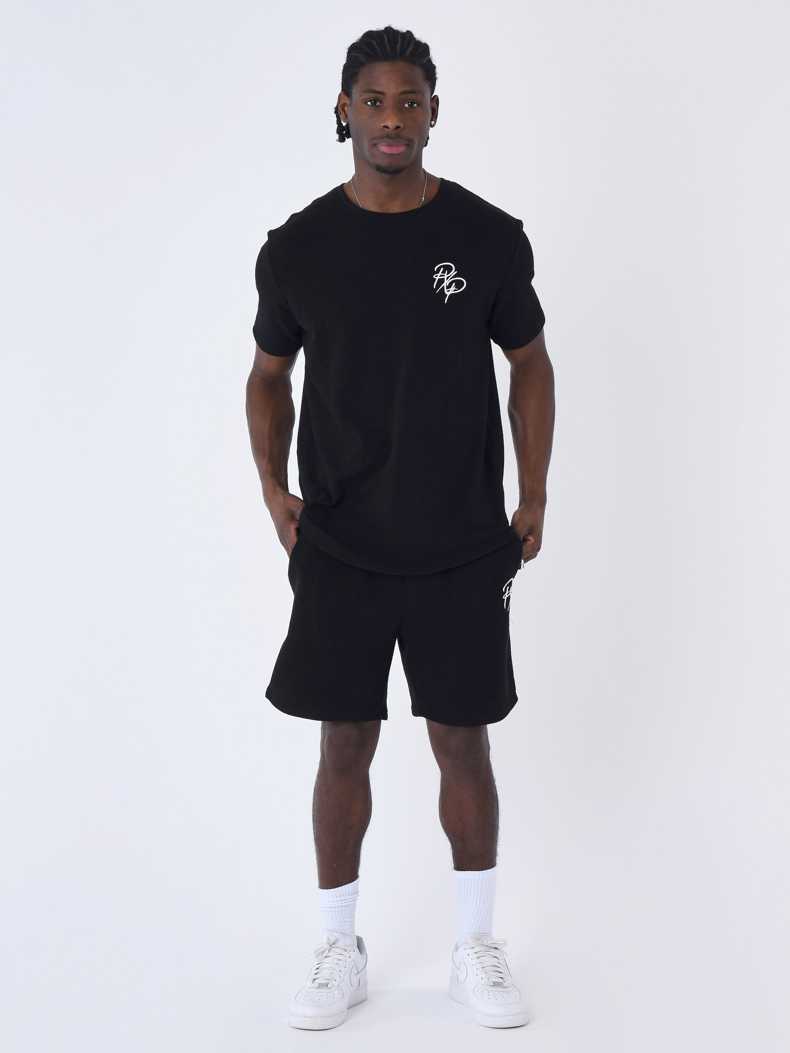 2310050-noir-modelshot