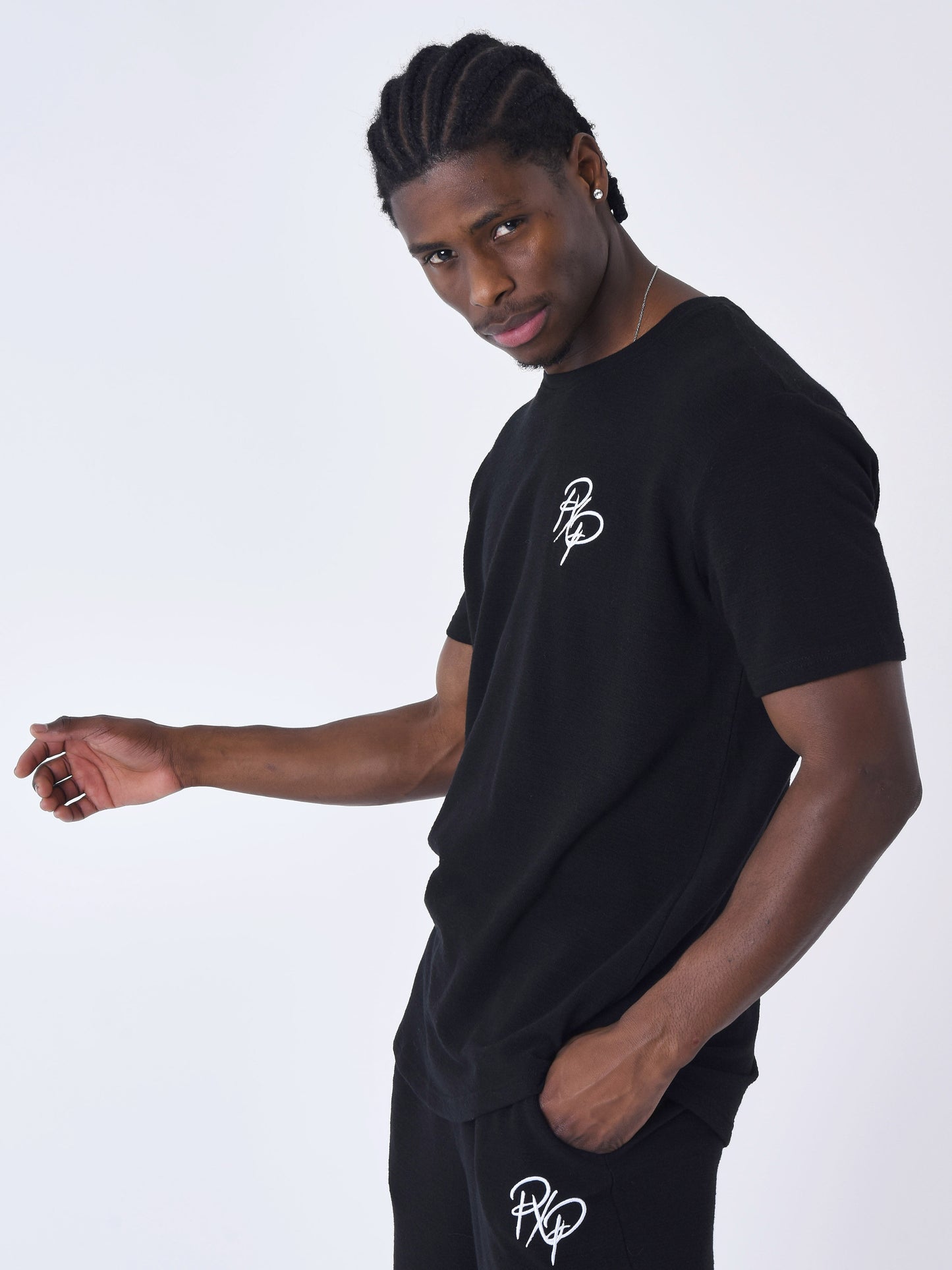 2310050-noir-modelshot