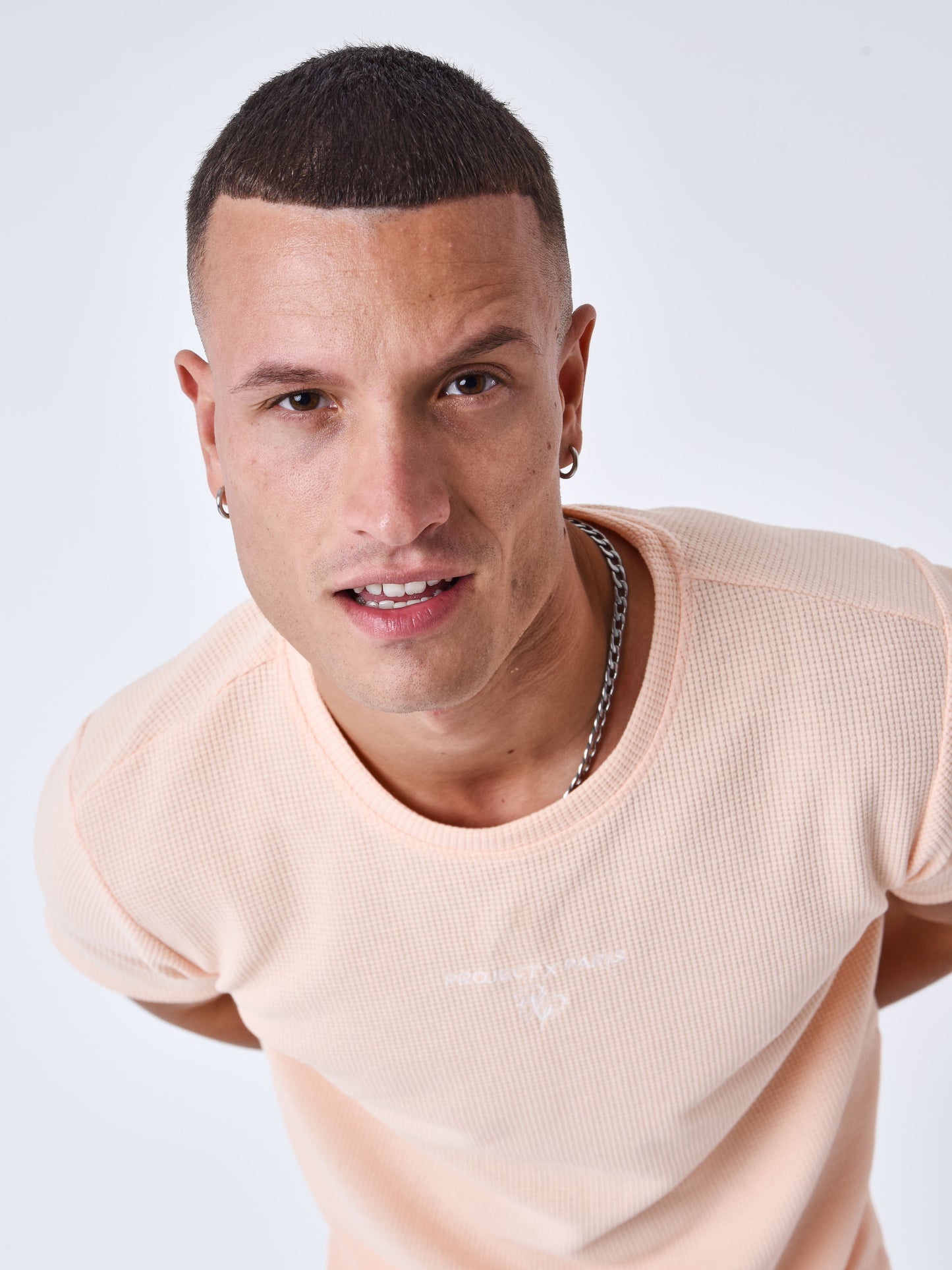 2310051-peche-modelshot
