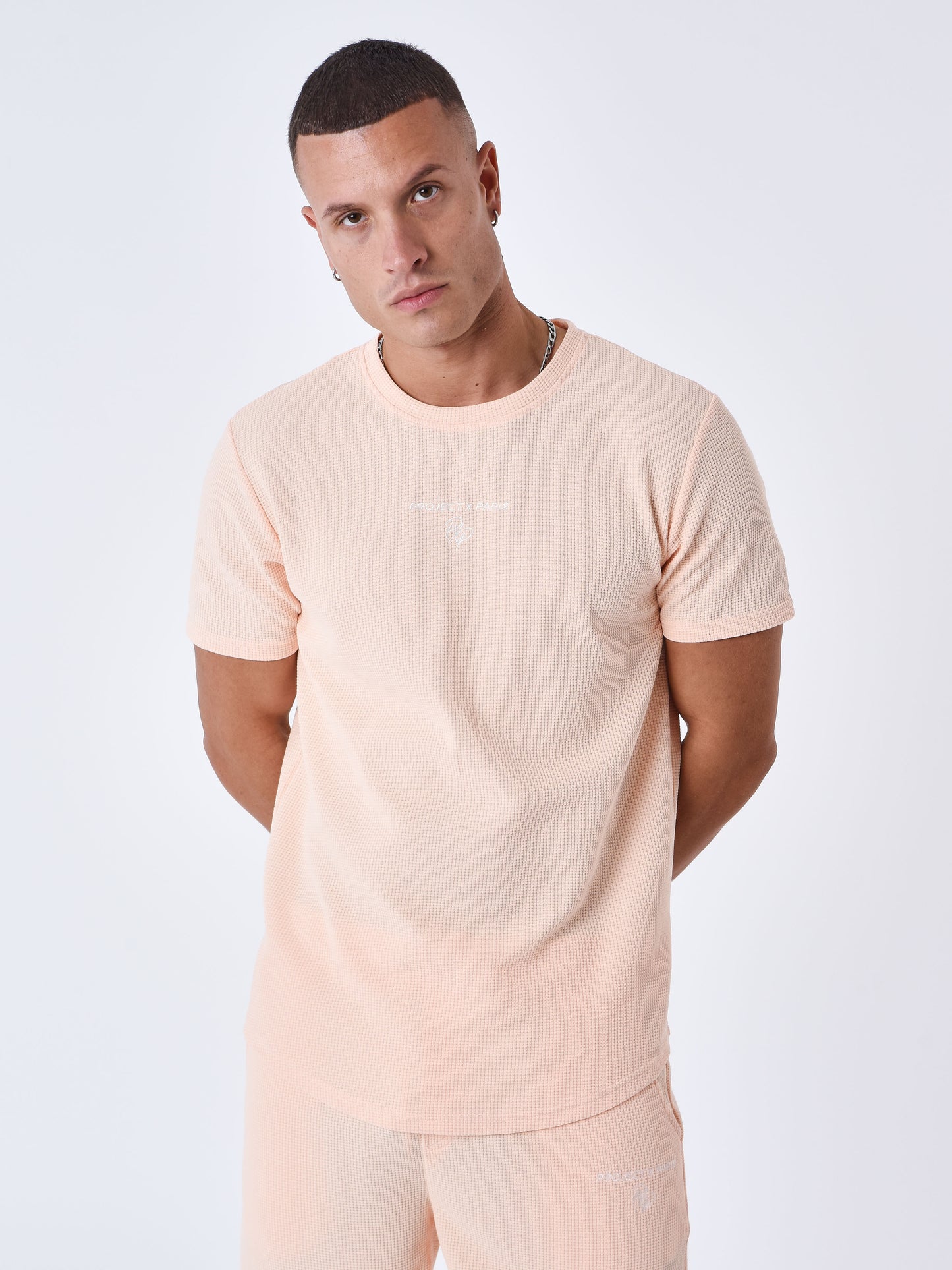 2310051-peche-modelshot