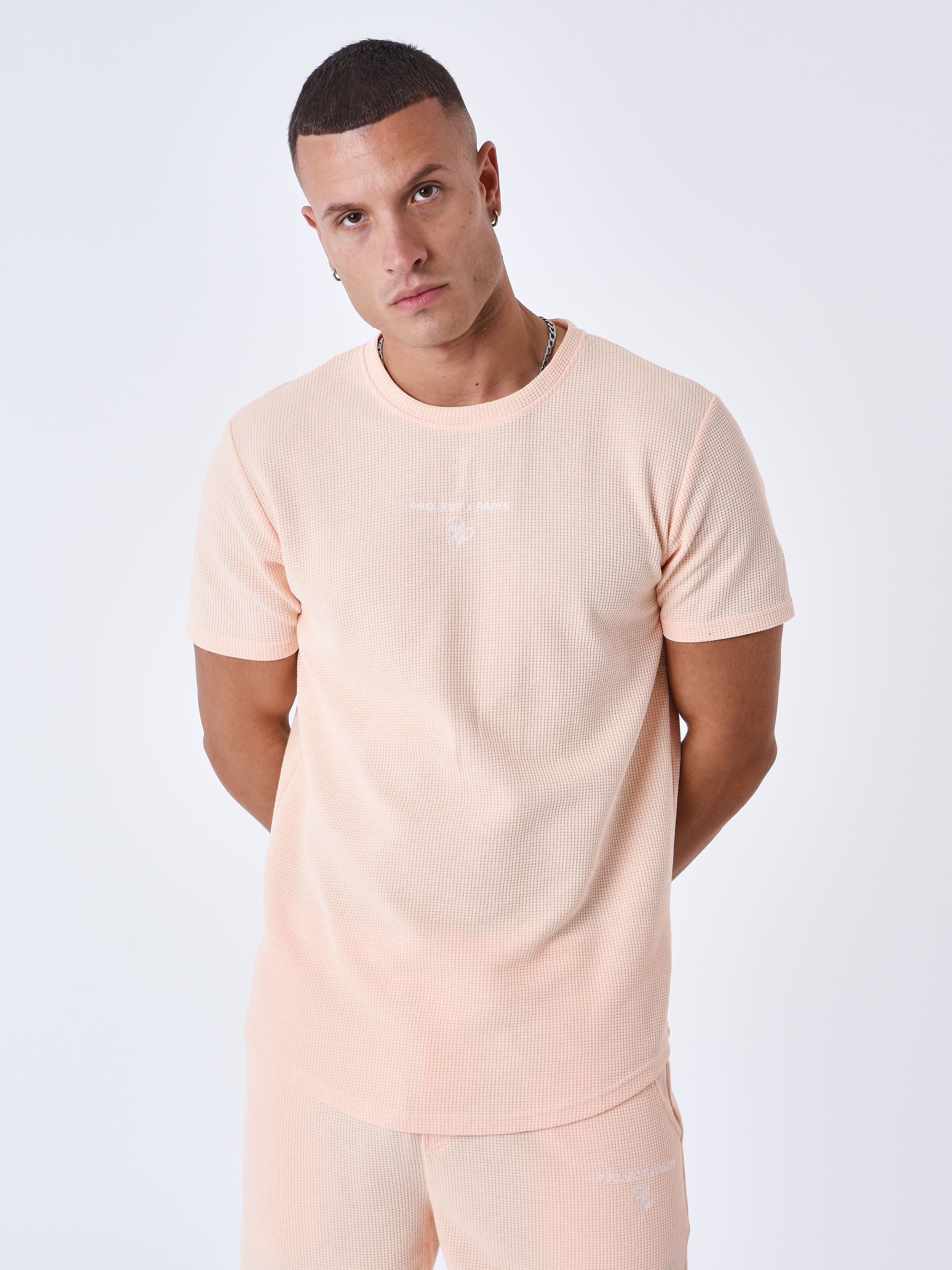 2310051-peche-modelshot