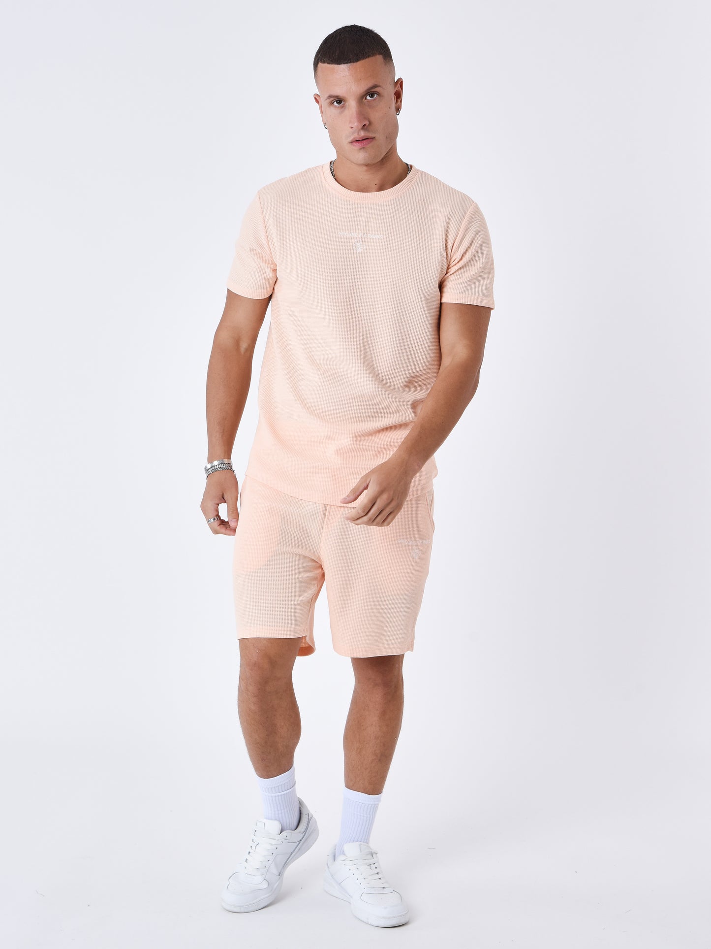 2310051-peche-modelshot