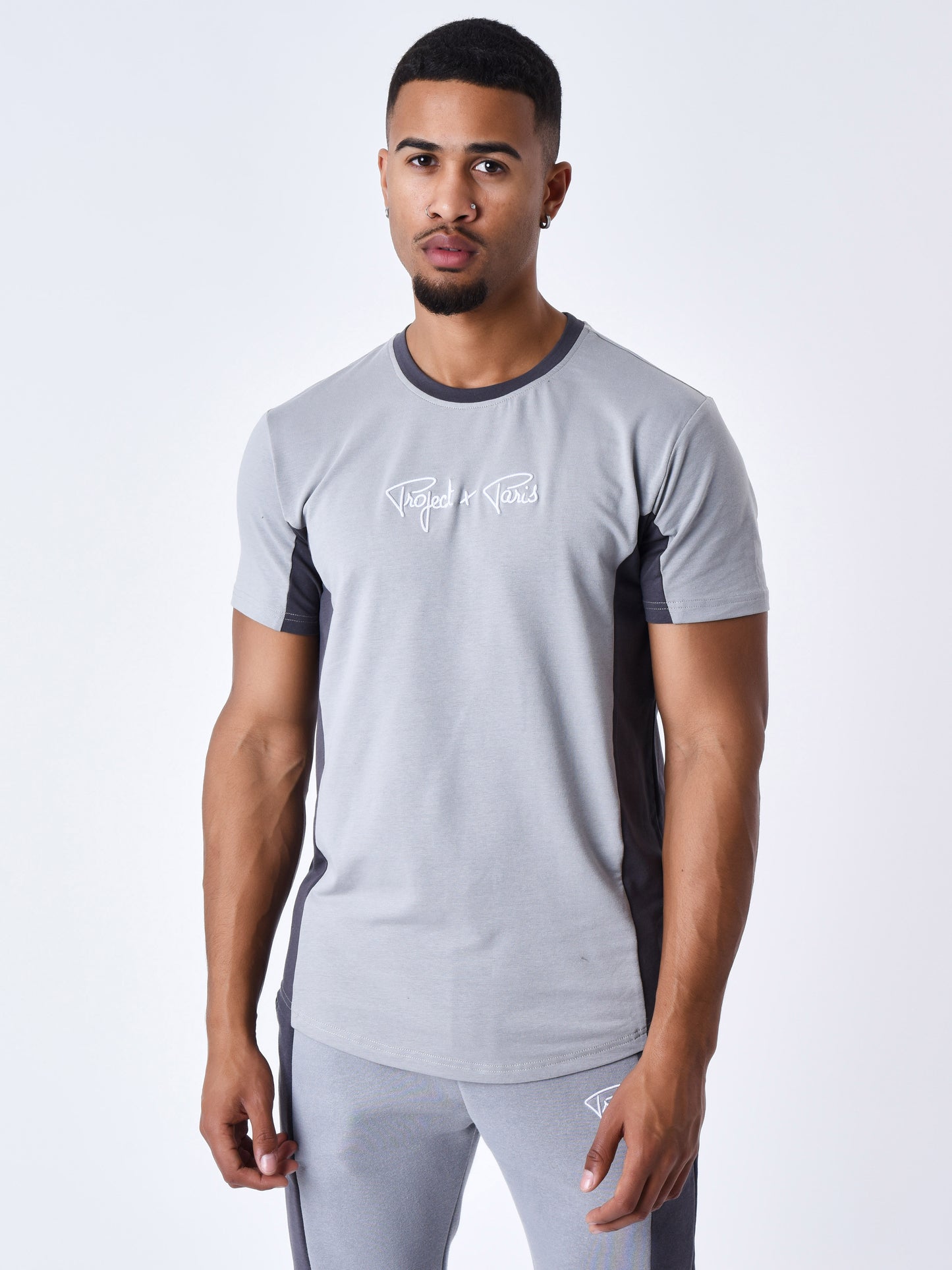 2310058-gris-clair-modelshot