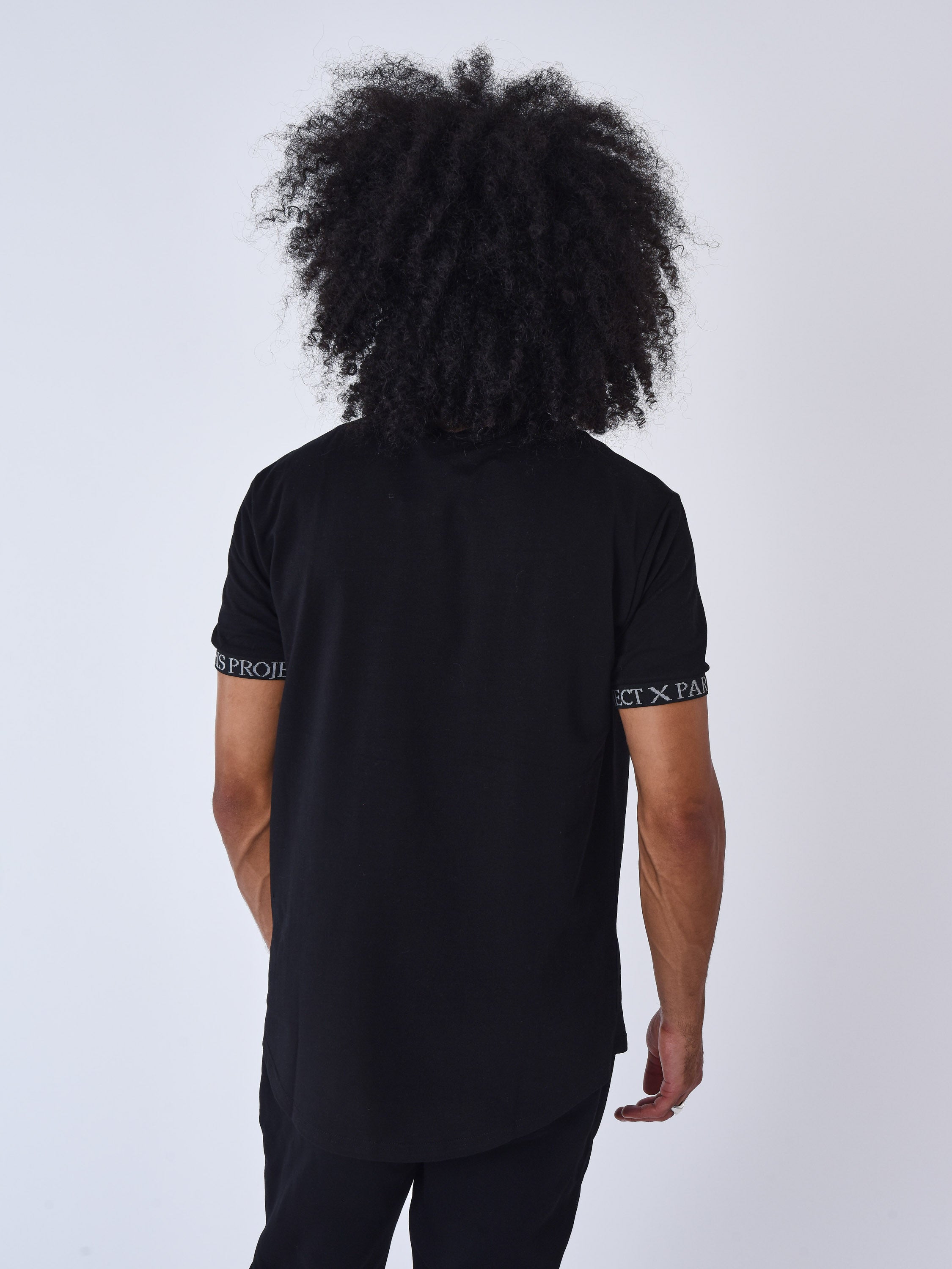 2310059-noir-modelshot