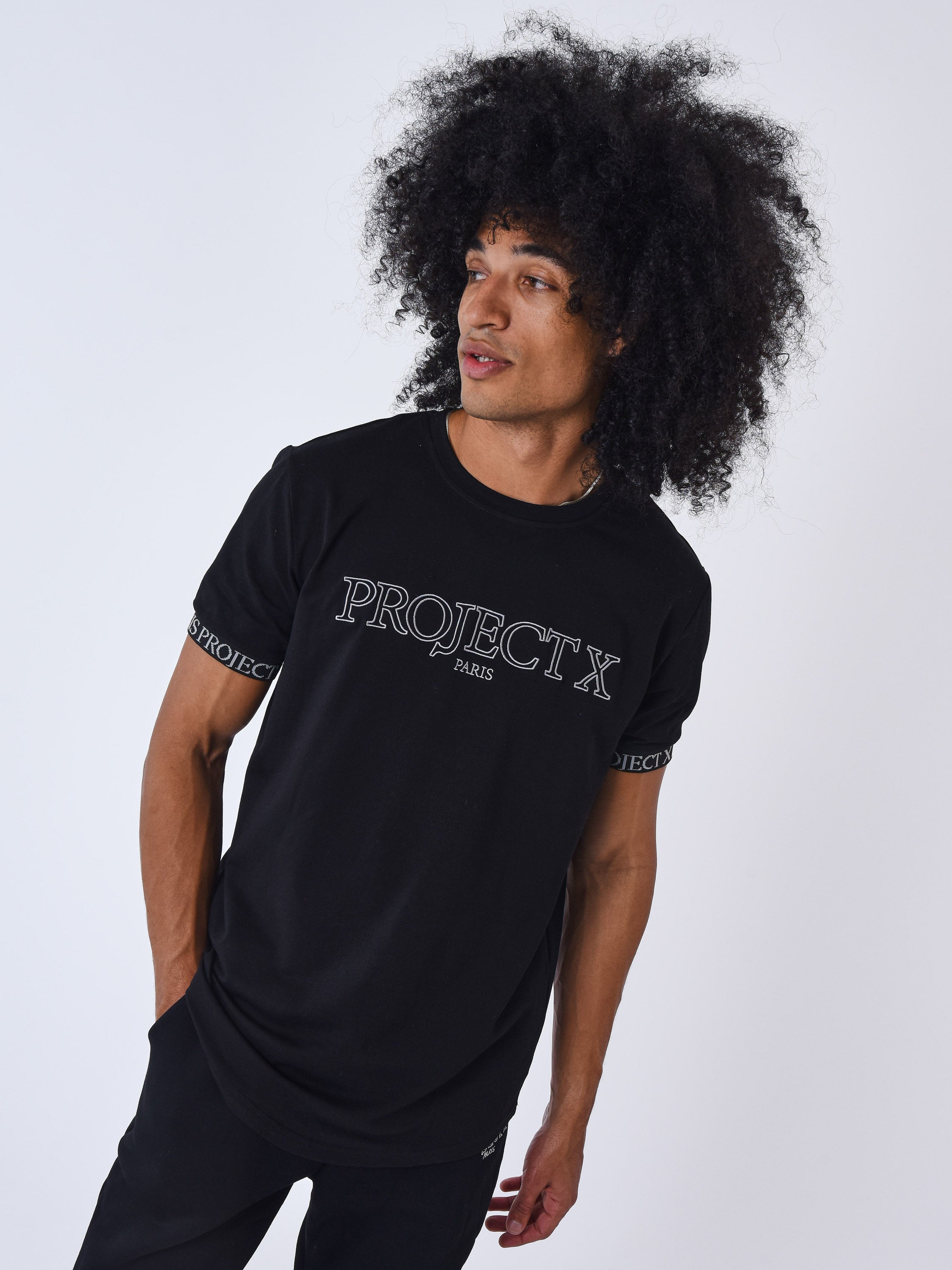 2310059-noir-modelshot