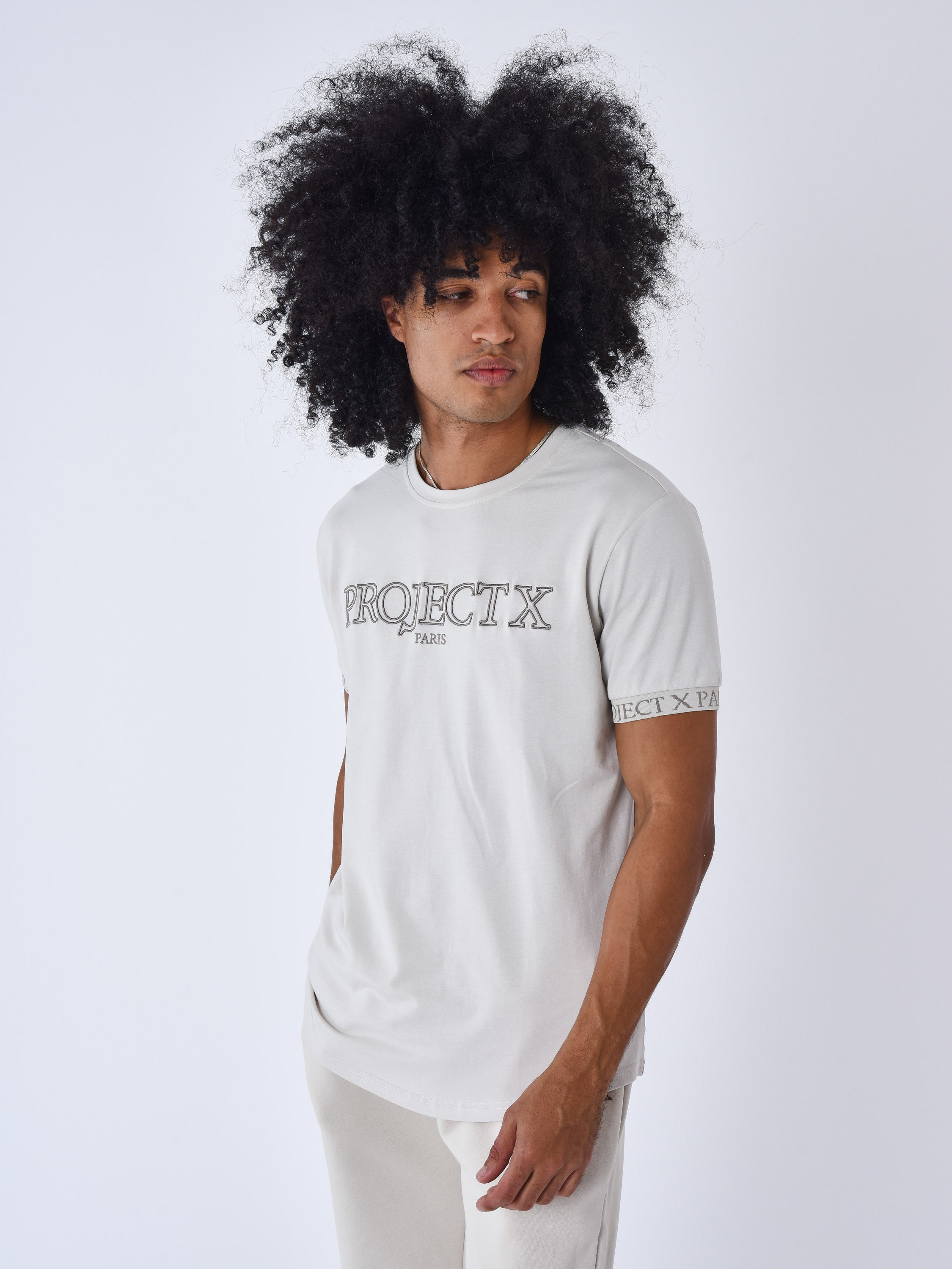 2310059-greige-modelshot