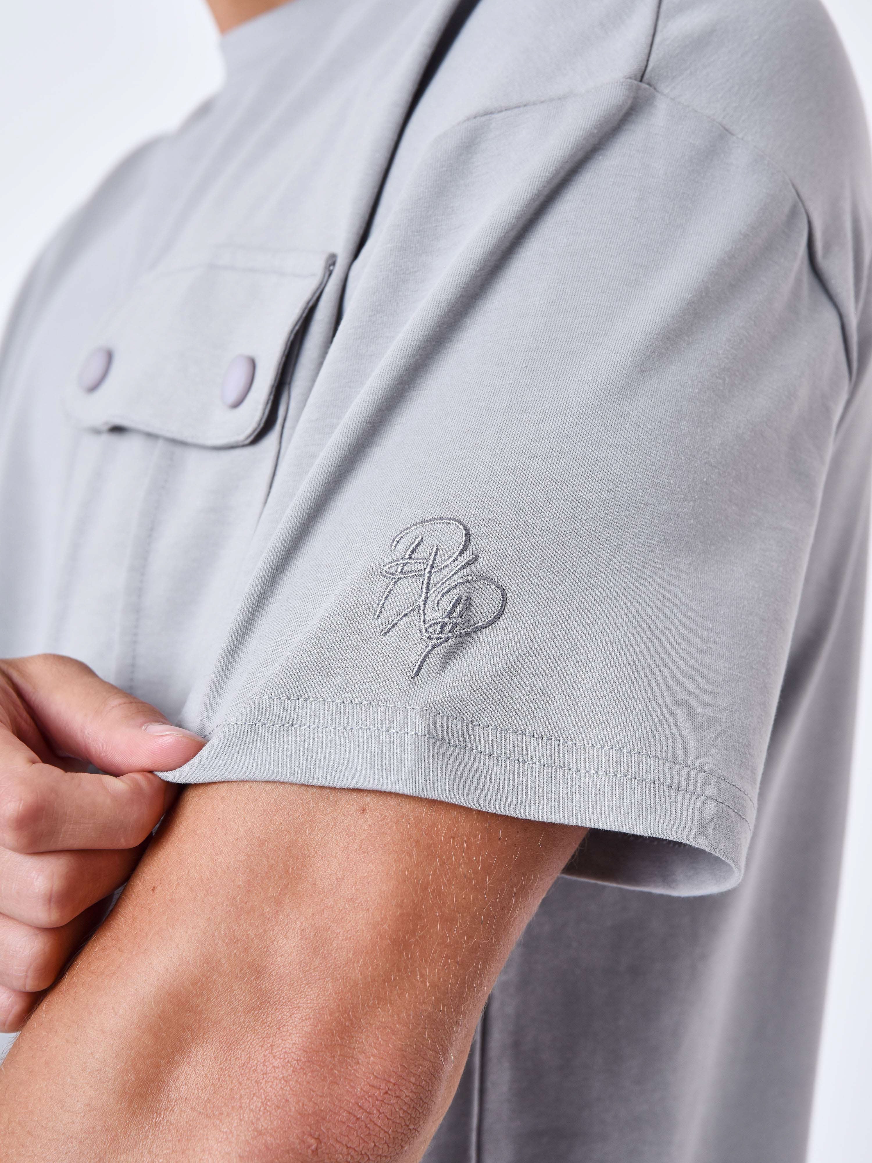T-shirt con tasca a contrasto-6