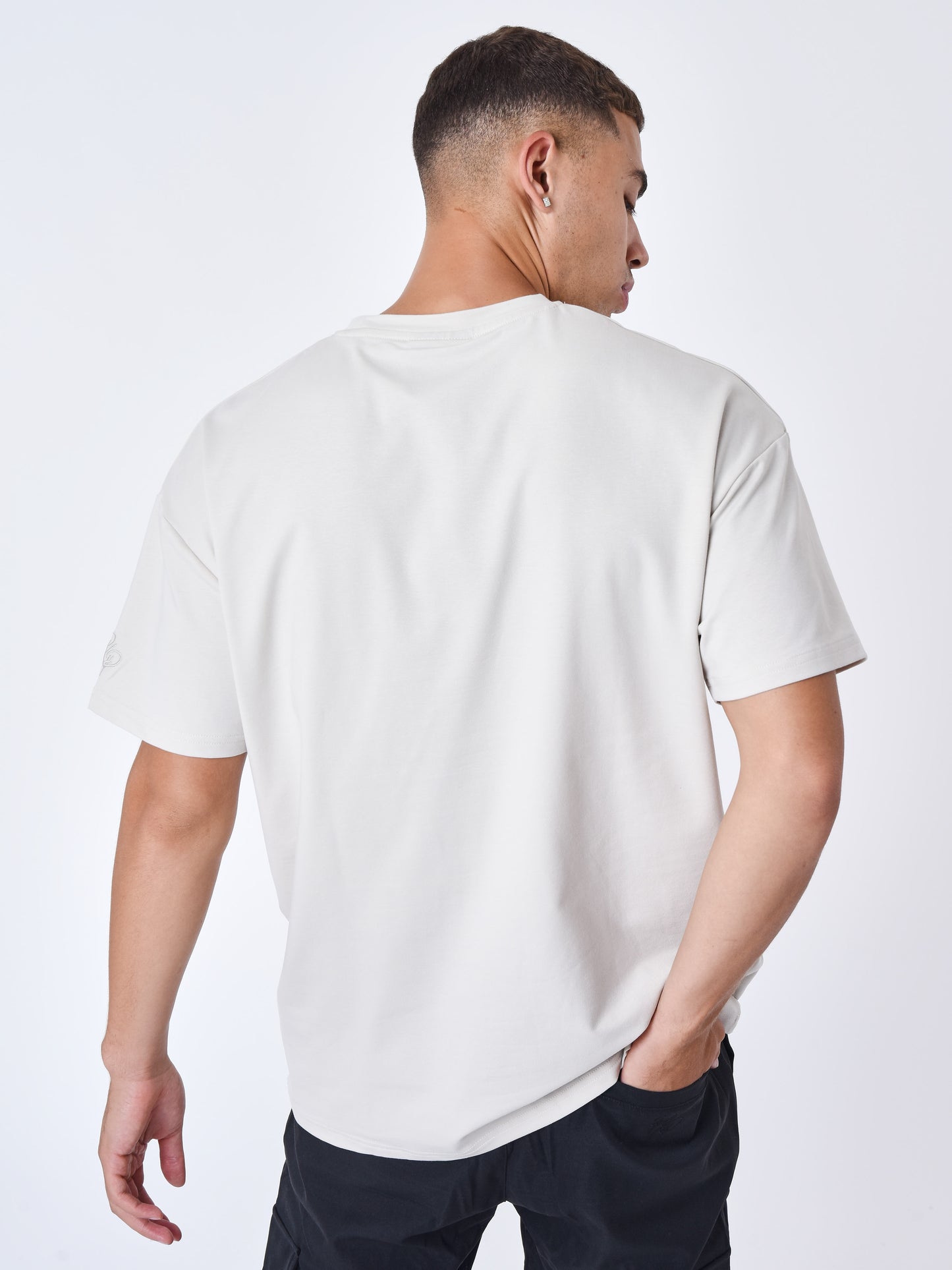 2310060-greige-modelshot