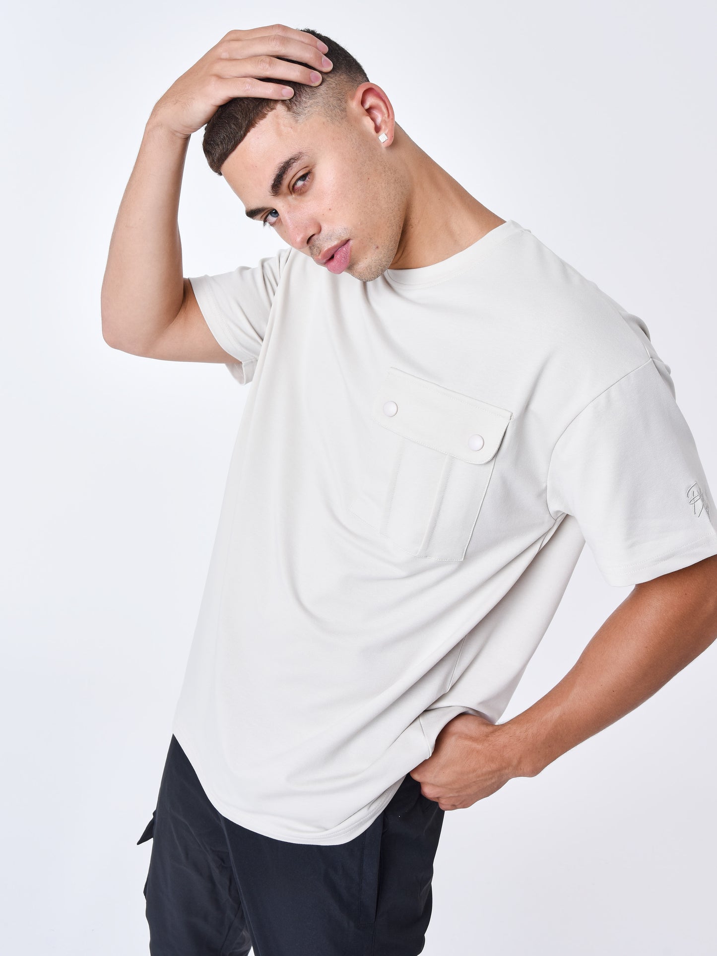 2310060-greige-modelshot