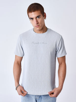 2310064-bleu-glacier-modelshot